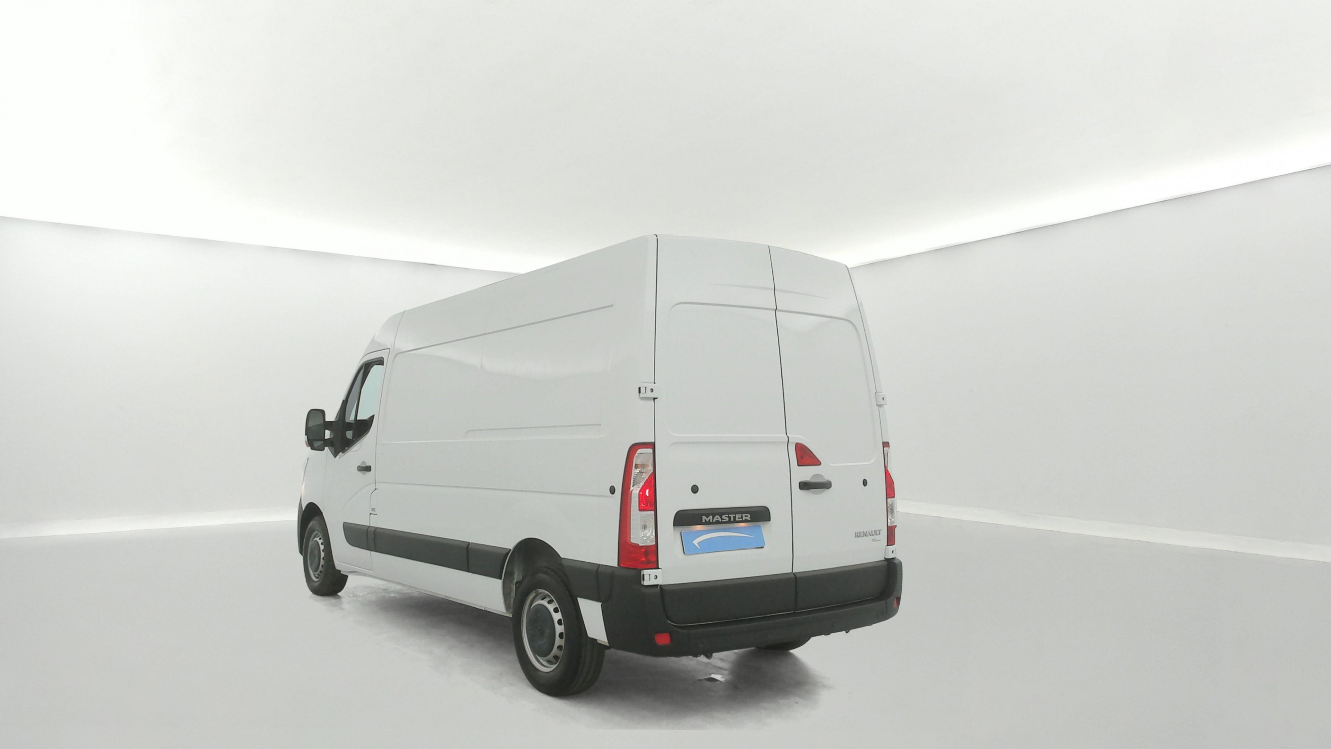Vente en ligne Renault Master Fourgon MASTER FGN TRAC F3500 L2H2 BLUE DCI 135 au prix de 25 990 €