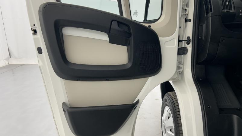 Vente en ligne Citroën Jumper Combi Jumper 30 L1H1 BlueHDI 130 S&S BVM6 au prix de 23 990 €