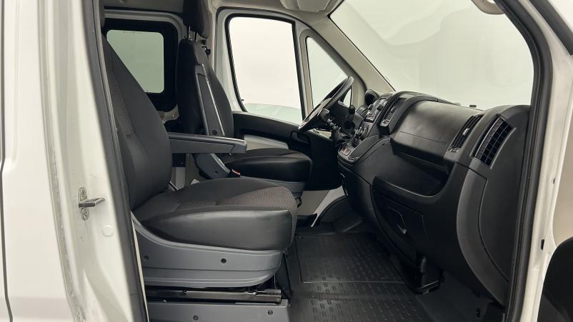 Vente en ligne Citroën Jumper Combi Jumper 30 L1H1 BlueHDI 130 S&S BVM6 au prix de 23 990 €