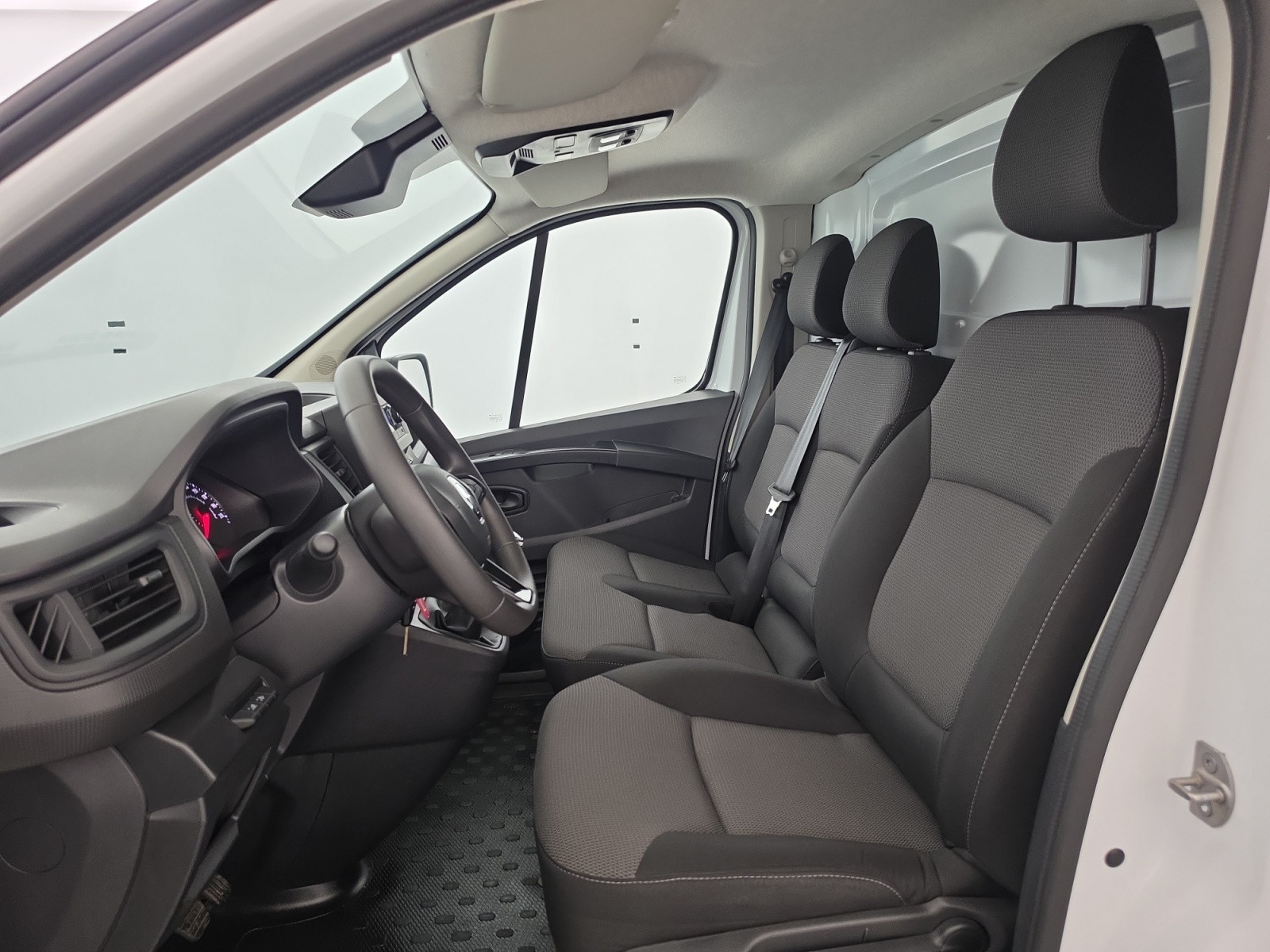 Vente en ligne Renault Trafic 3 Fourgon TRAFIC FG BLUE DCI 130 L1H1 3T GSR2 au prix de 22 990 €