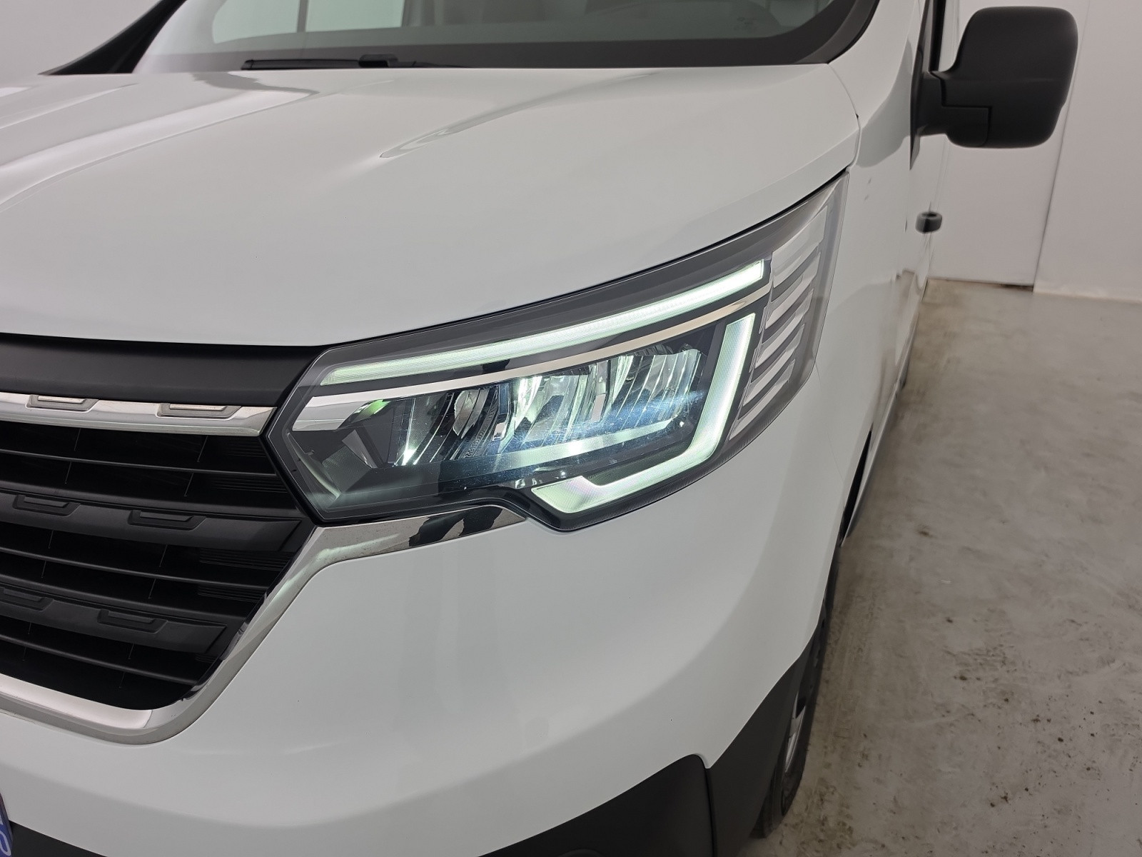 Vente en ligne Renault Trafic 3 Fourgon TRAFIC FG BLUE DCI 130 L1H1 3T GSR2 au prix de 22 990 €
