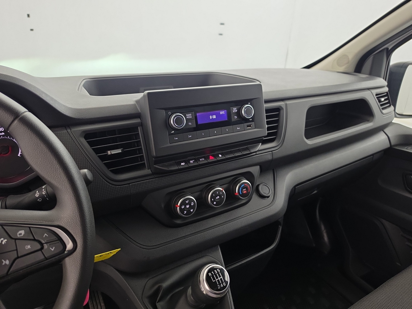 Vente en ligne Renault Trafic 3 Fourgon TRAFIC FG BLUE DCI 130 L1H1 3T GSR2 au prix de 22 990 €