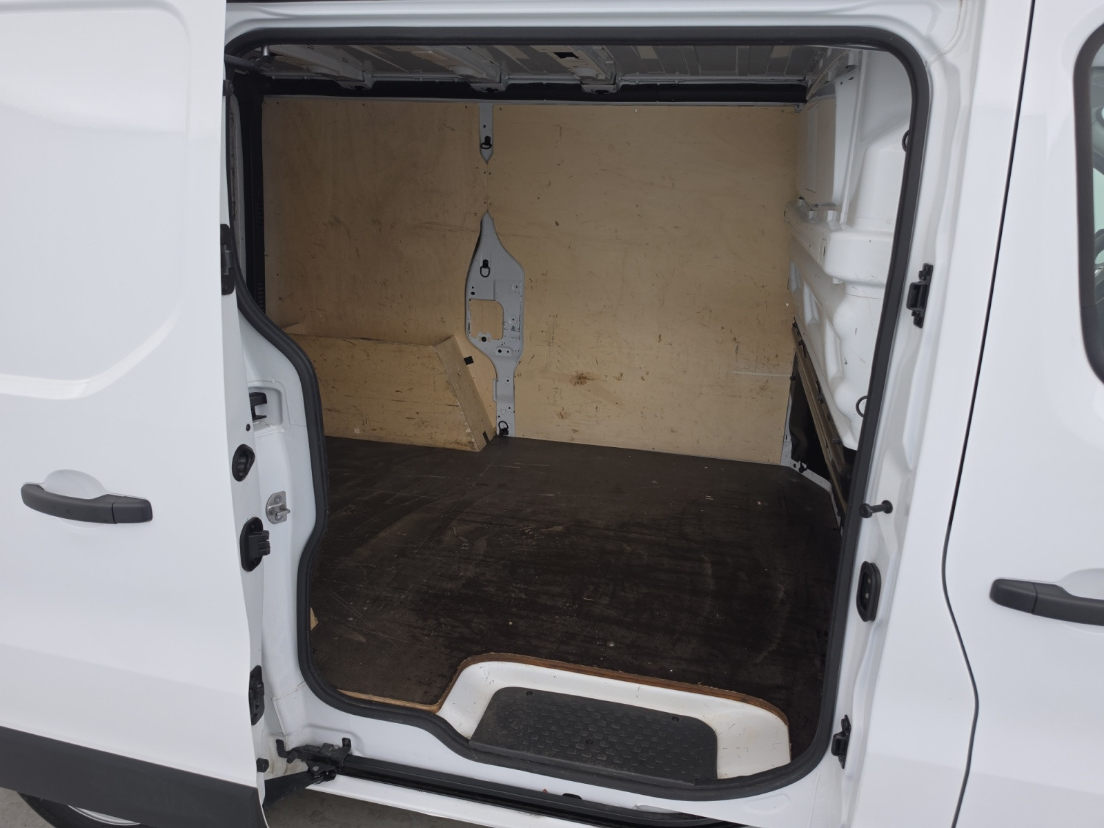 Vente en ligne Renault Trafic 3 Fourgon TRAFIC FG BLUE DCI 130 L1H1 3T GSR2 au prix de 22 990 €