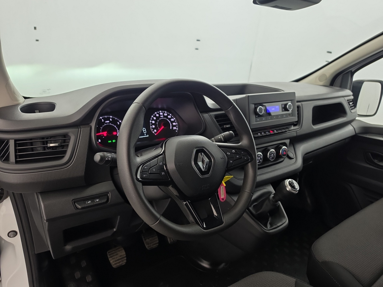 Vente en ligne Renault Trafic 3 Fourgon TRAFIC FG BLUE DCI 130 L1H1 3T GSR2 au prix de 22 990 €