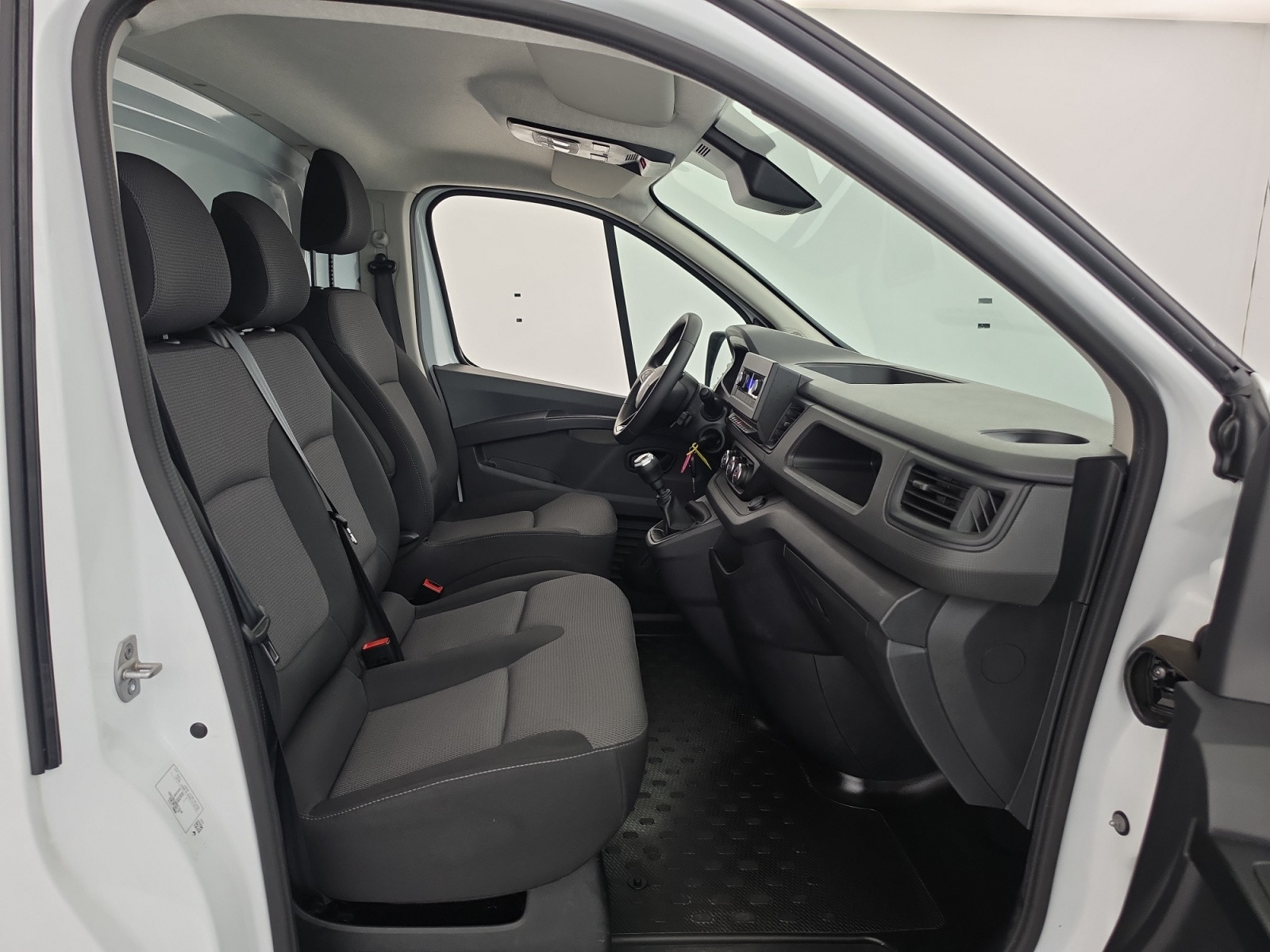 Vente en ligne Renault Trafic 3 Fourgon TRAFIC FG BLUE DCI 130 L1H1 3T GSR2 au prix de 22 990 €