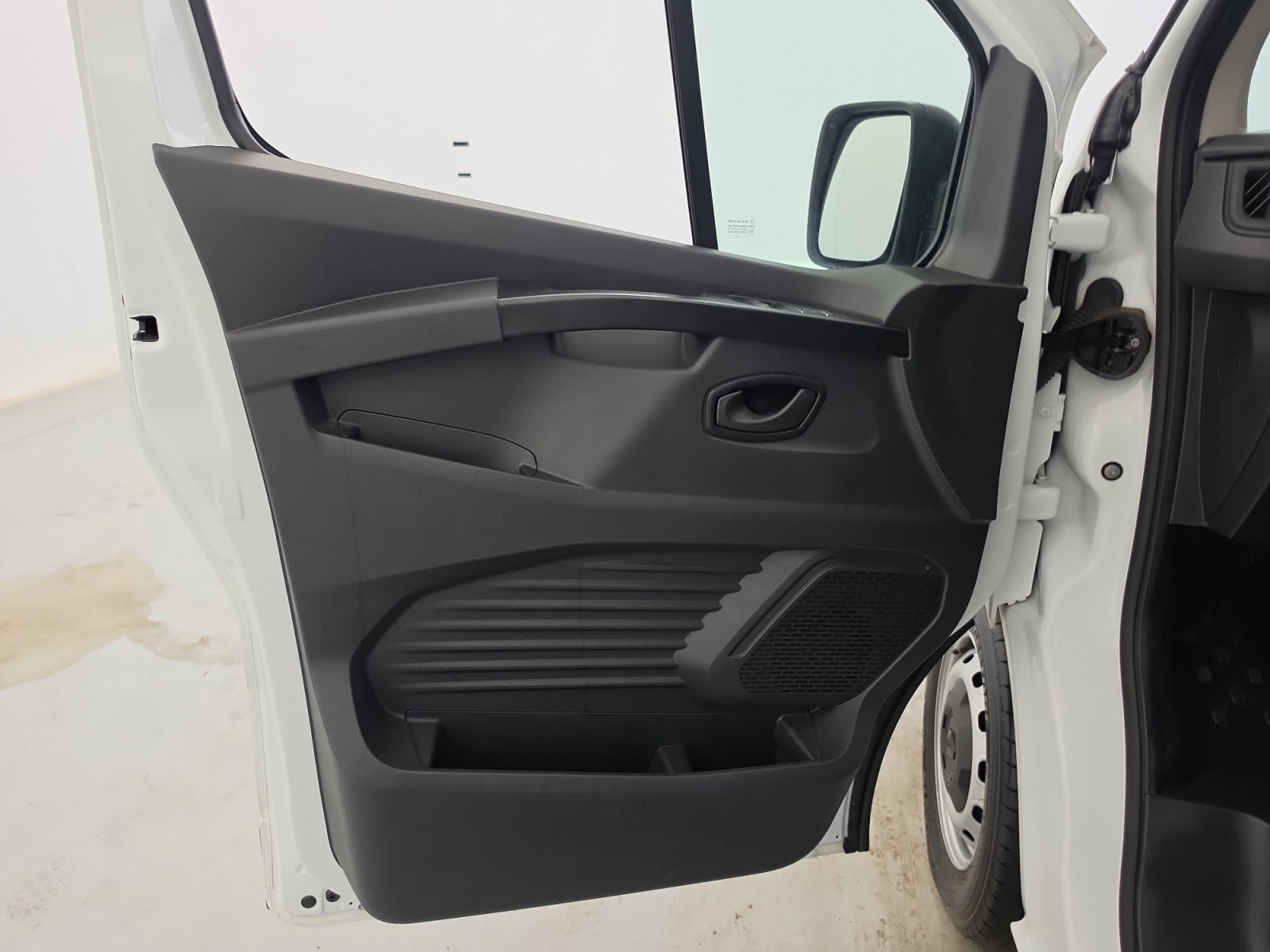 Vente en ligne Renault Trafic 3 Fourgon TRAFIC FG BLUE DCI 130 L1H1 3T GSR2 au prix de 22 990 €