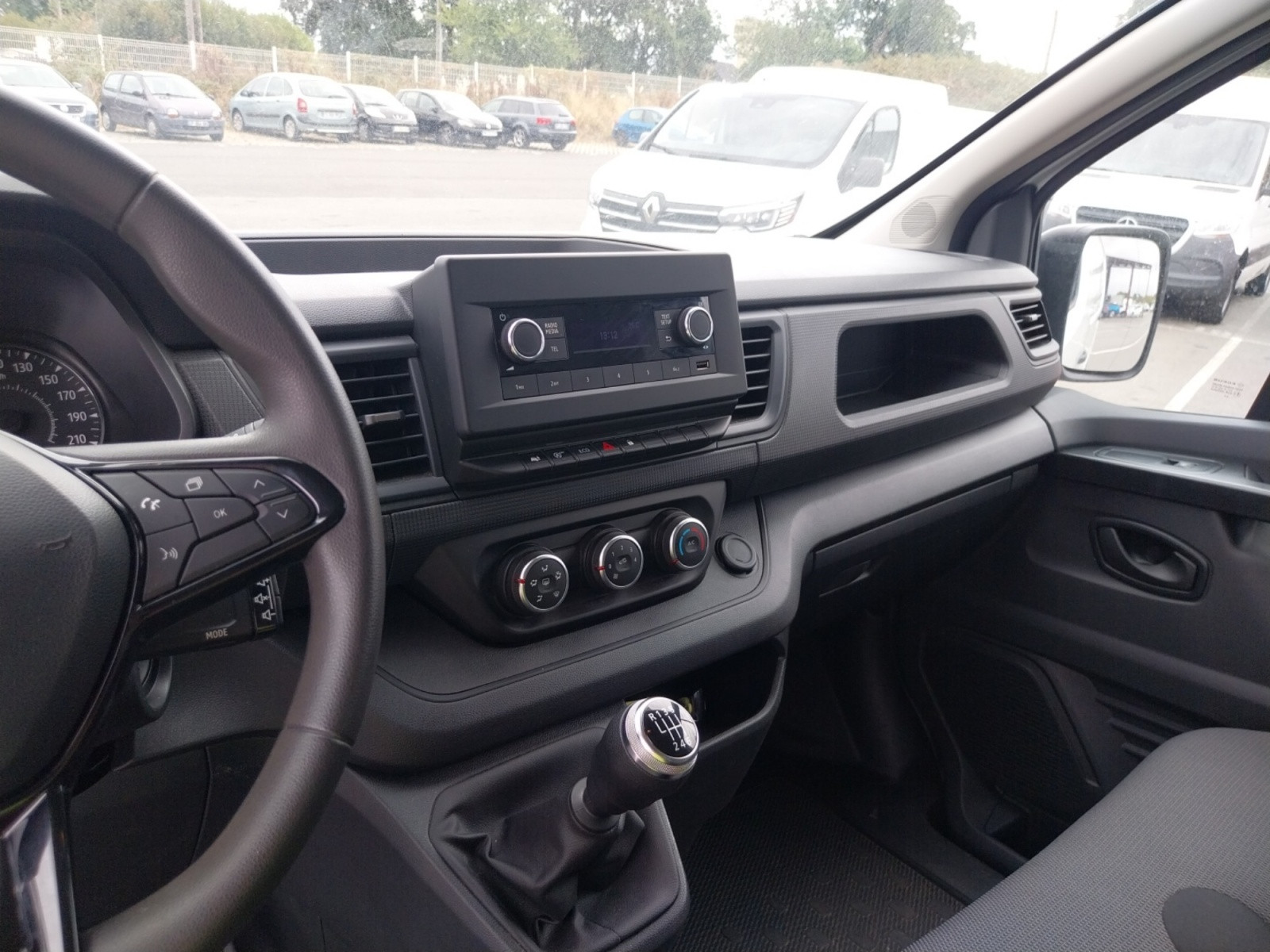 Vente en ligne Renault Trafic 3 Fourgon TRAFIC FG BLUE DCI 130 L1H1 3T GSR2 au prix de 22 990 €