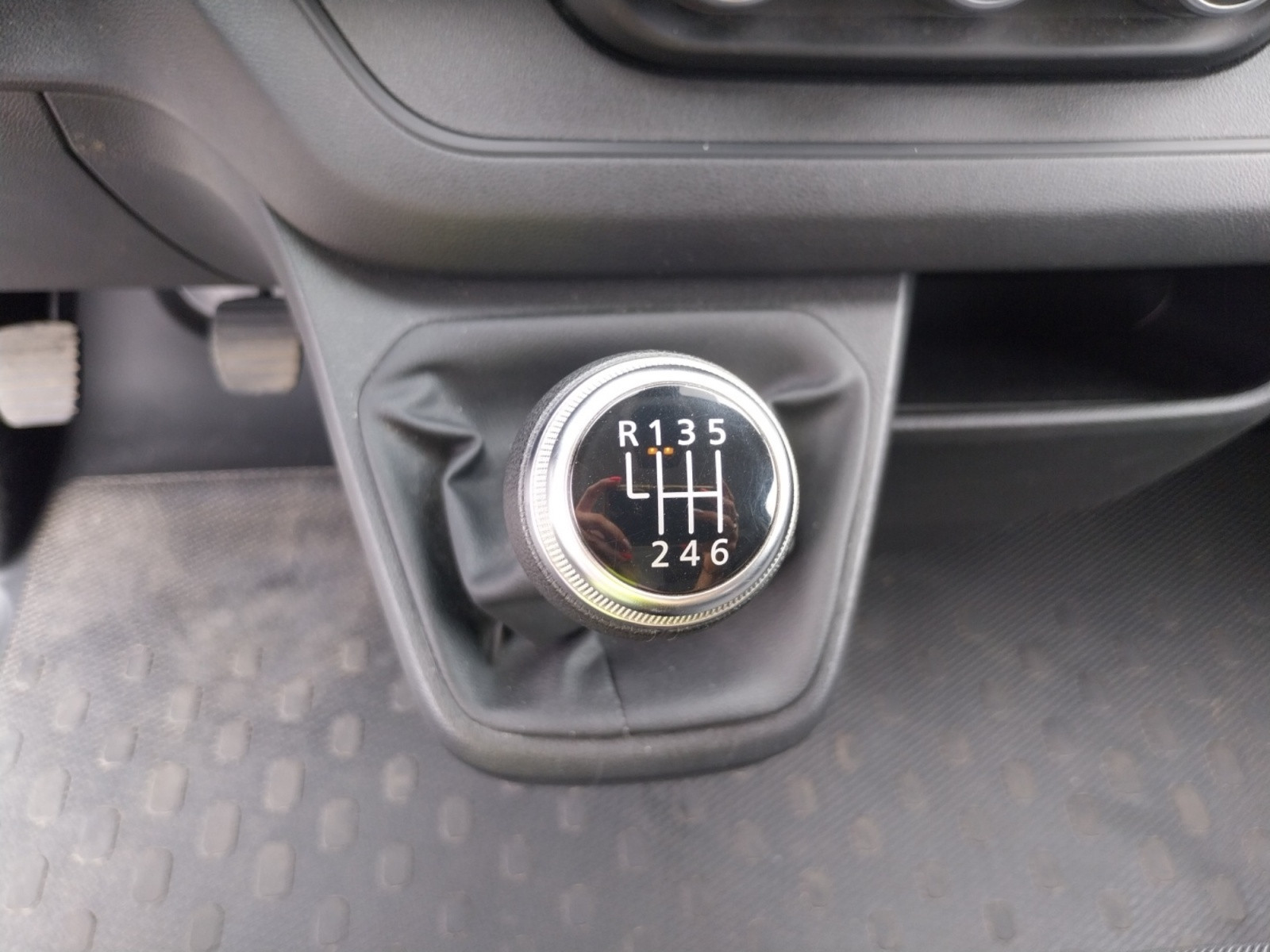 Vente en ligne Renault Trafic 3 Fourgon TRAFIC FG BLUE DCI 130 L1H1 3T GSR2 au prix de 22 990 €