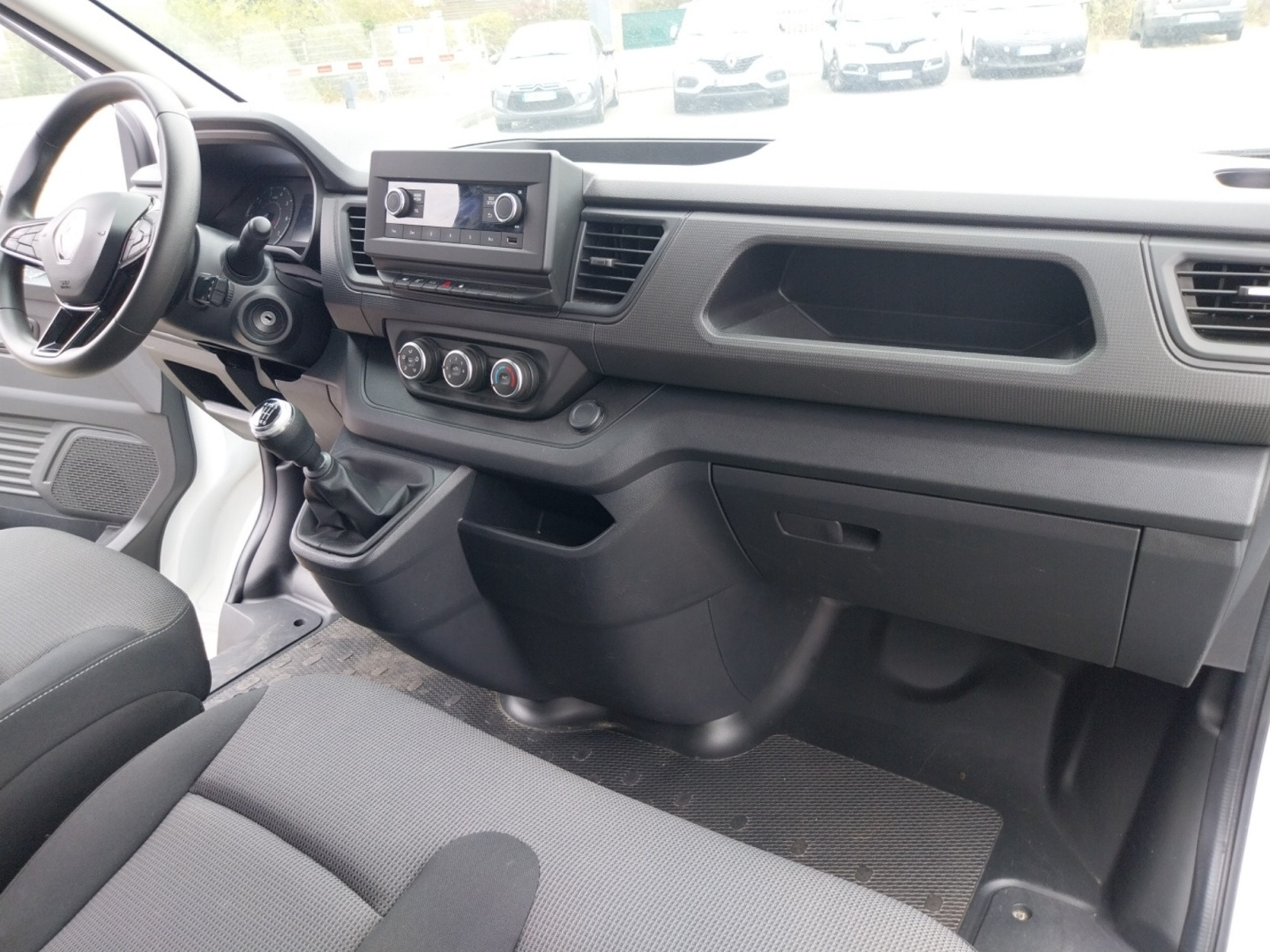 Vente en ligne Renault Trafic 3 Fourgon TRAFIC FG BLUE DCI 130 L1H1 3T GSR2 au prix de 22 990 €
