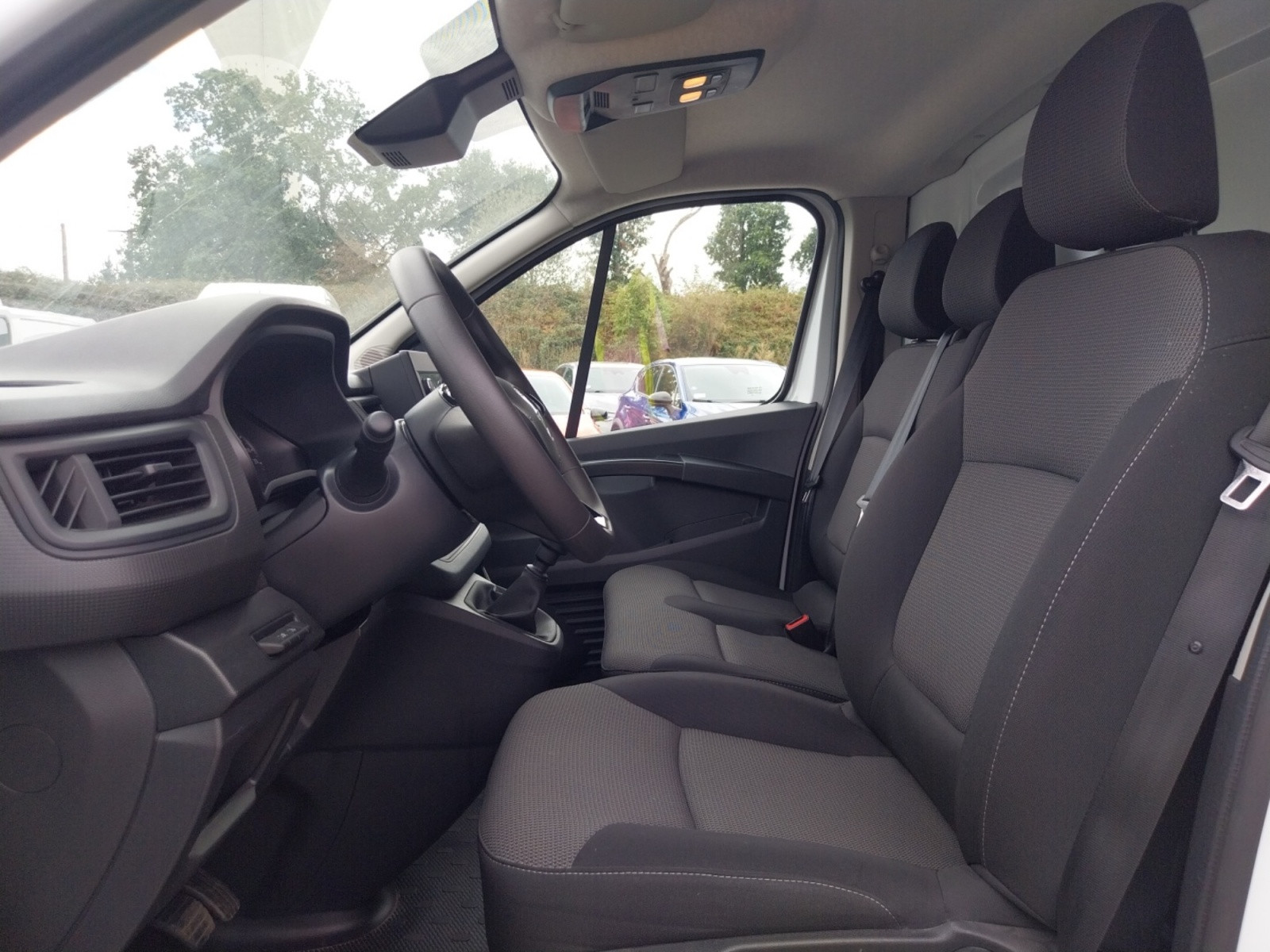 Vente en ligne Renault Trafic 3 Fourgon TRAFIC FG BLUE DCI 130 L1H1 3T GSR2 au prix de 22 990 €