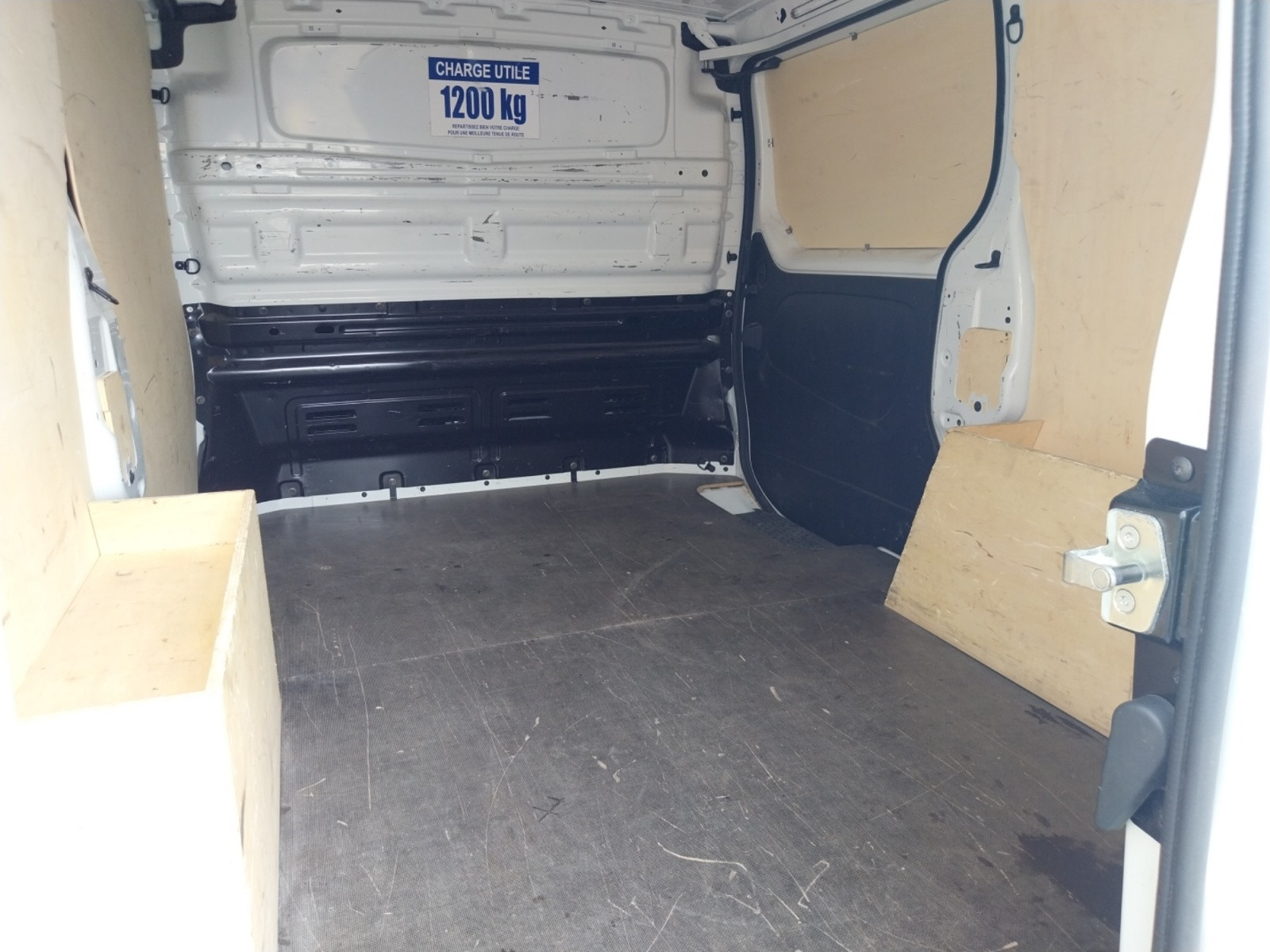 Vente en ligne Renault Trafic 3 Fourgon TRAFIC FG BLUE DCI 130 L1H1 3T GSR2 au prix de 22 990 €