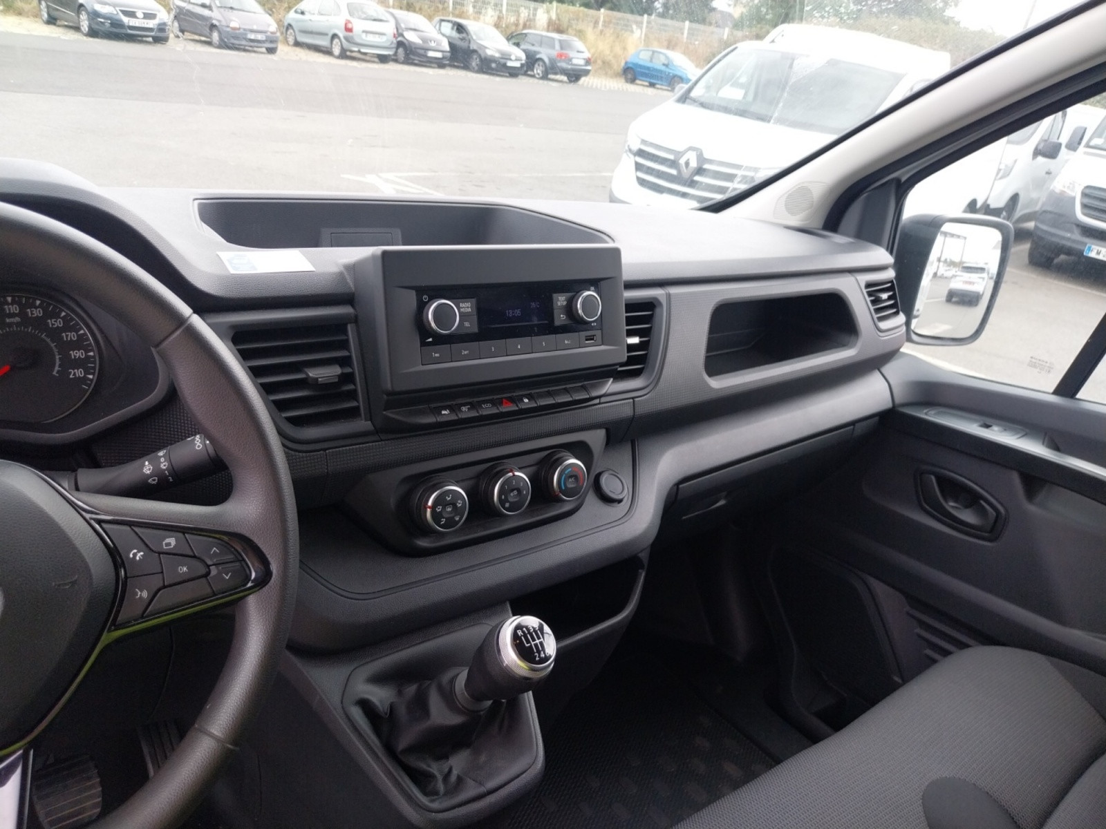 Vente en ligne Renault Trafic 3 Fourgon TRAFIC FG BLUE DCI 130 L1H1 3T GSR2 au prix de 22 990 €