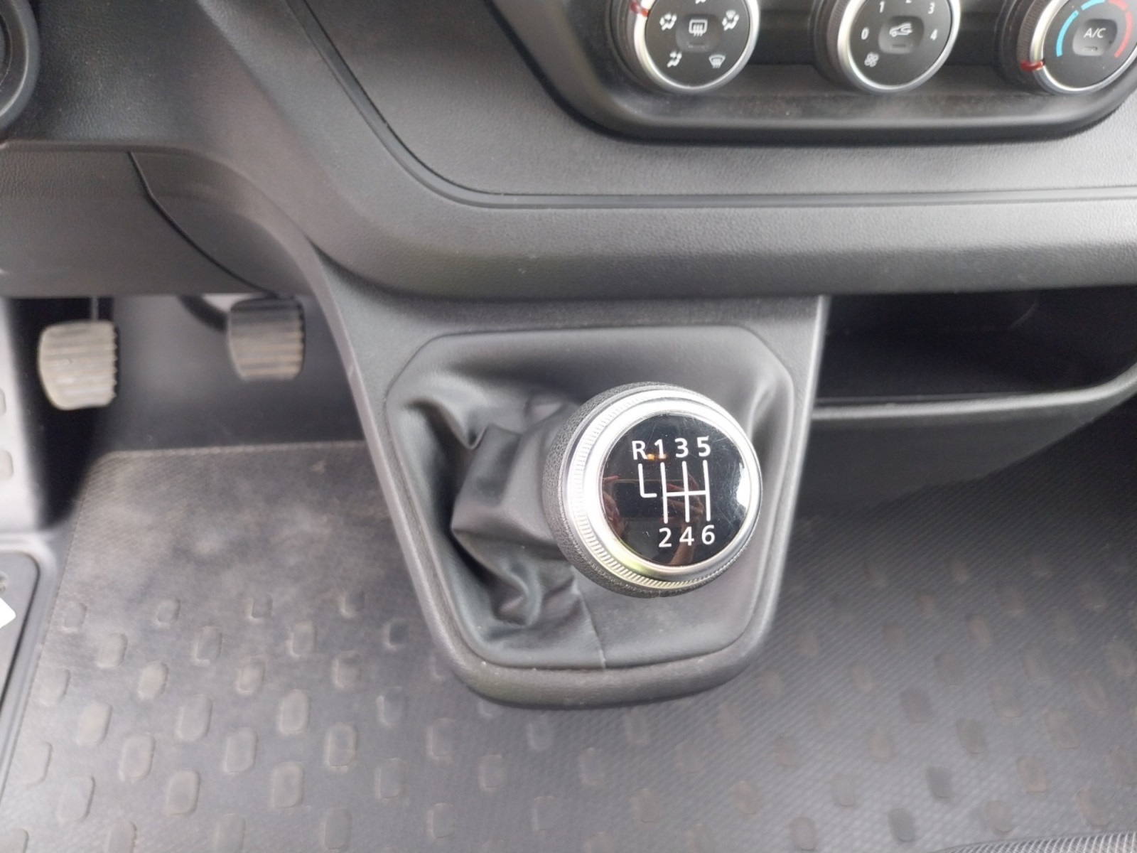Vente en ligne Renault Trafic 3 Fourgon TRAFIC FG BLUE DCI 130 L1H1 3T GSR2 au prix de 22 990 €