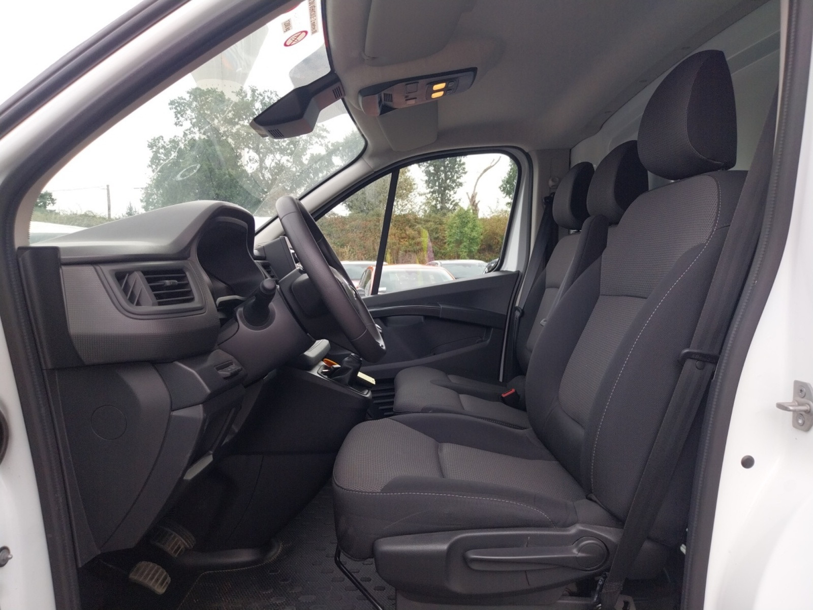 Vente en ligne Renault Trafic 3 Fourgon TRAFIC FG BLUE DCI 130 L1H1 3T GSR2 au prix de 22 990 €