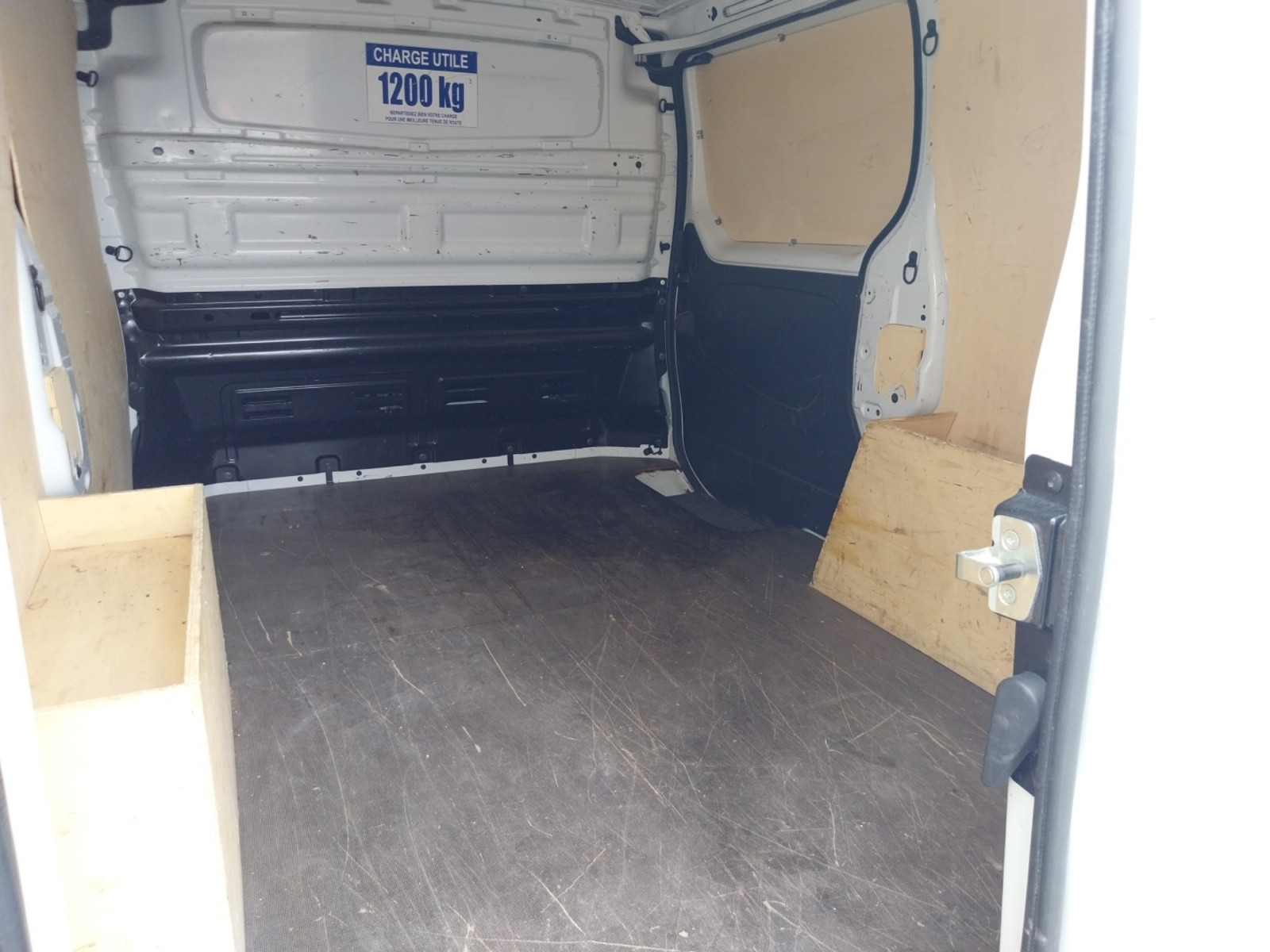 Vente en ligne Renault Trafic 3 Fourgon TRAFIC FG BLUE DCI 130 L1H1 3T GSR2 au prix de 22 990 €