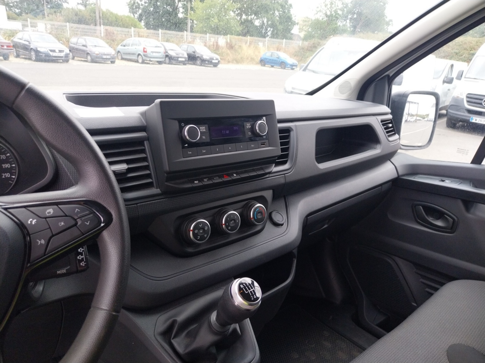 Vente en ligne Renault Trafic 3 Fourgon TRAFIC FG BLUE DCI 130 L1H1 3T GSR2 au prix de 22 990 €