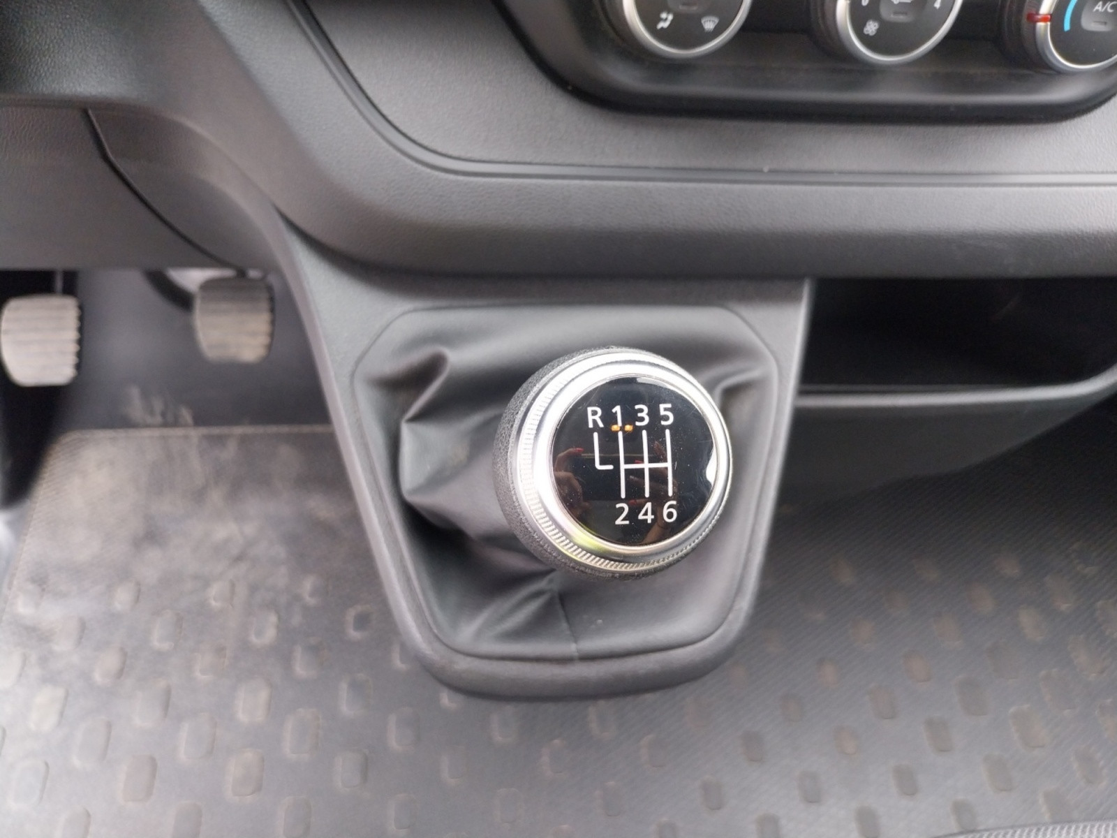 Vente en ligne Renault Trafic 3 Fourgon TRAFIC FG BLUE DCI 130 L1H1 3T GSR2 au prix de 22 990 €