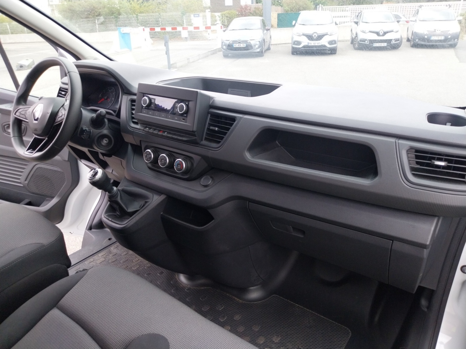 Vente en ligne Renault Trafic 3 Fourgon TRAFIC FG BLUE DCI 130 L1H1 3T GSR2 au prix de 22 990 €