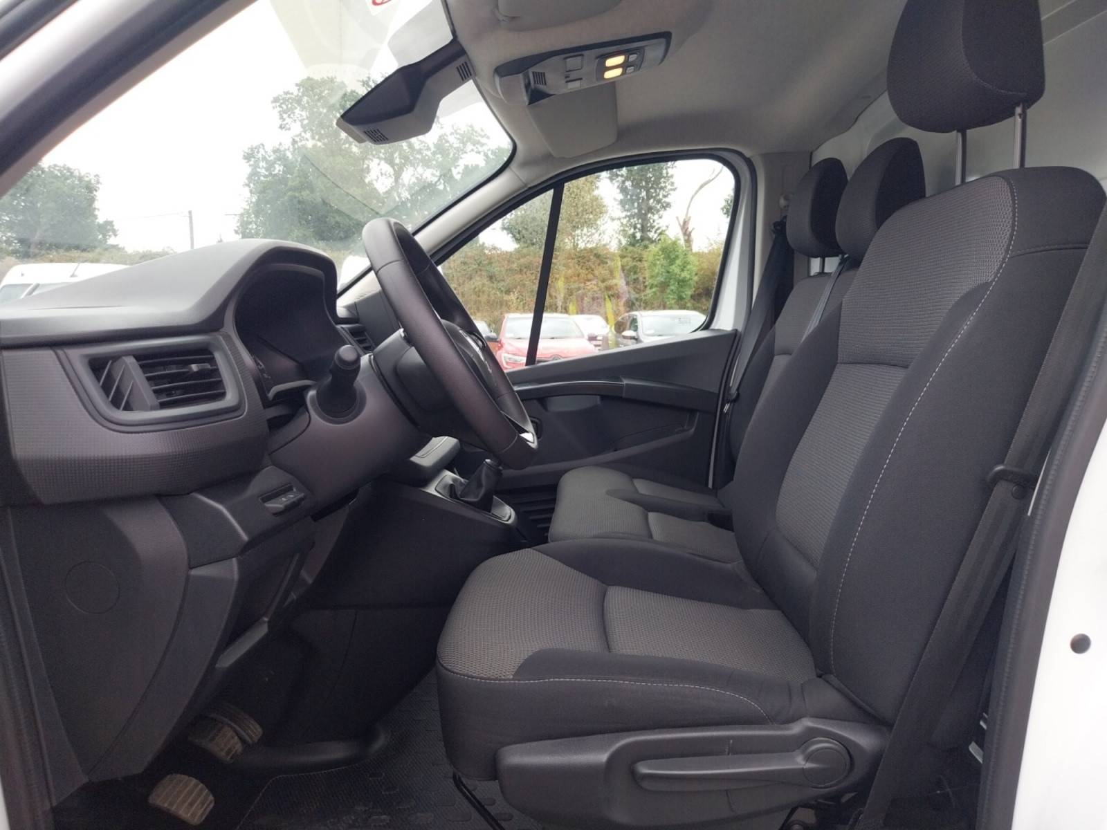 Vente en ligne Renault Trafic 3 Fourgon TRAFIC FG BLUE DCI 130 L1H1 3T GSR2 au prix de 22 990 €