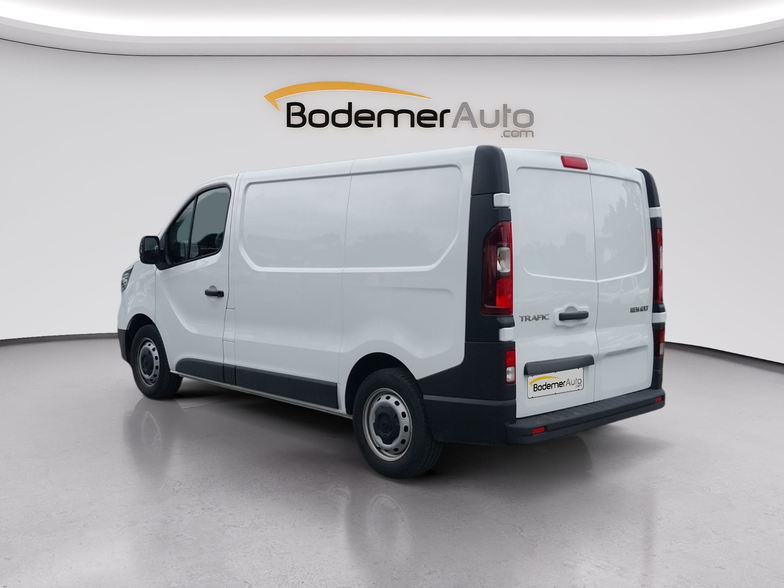 Vente en ligne Renault Trafic 3 Fourgon TRAFIC FG BLUE DCI 130 L1H1 3T GSR2 au prix de 22 990 €