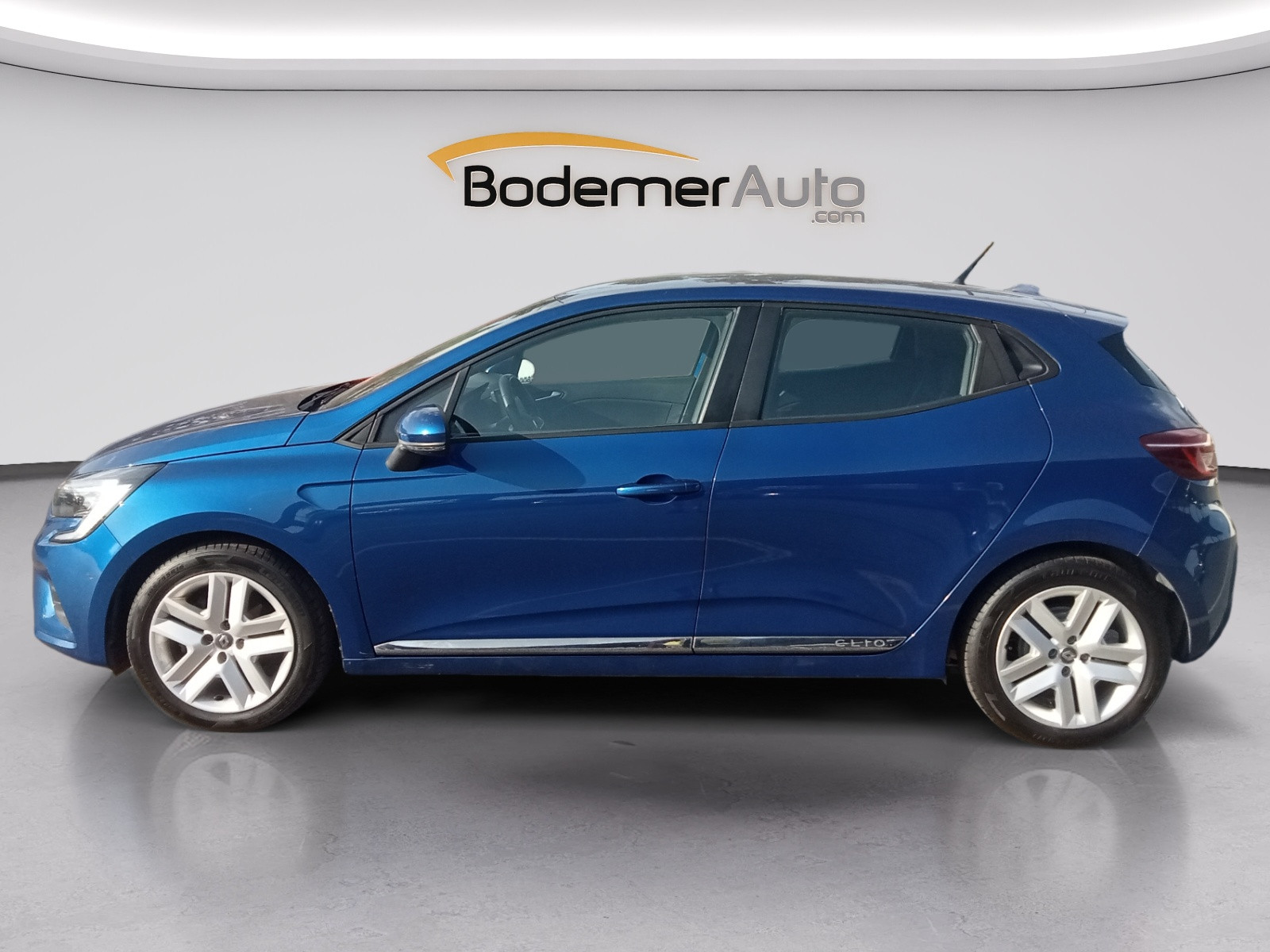Vente en ligne Renault Clio 5 Clio E-Tech 140 - 21N au prix de 14 990 €
