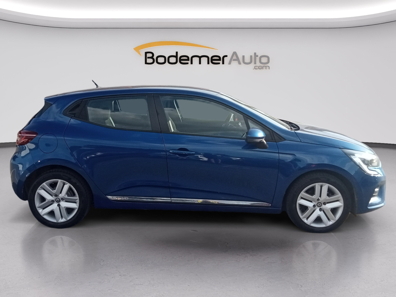 Vente en ligne Renault Clio 5 Clio E-Tech 140 - 21N au prix de 14 990 €
