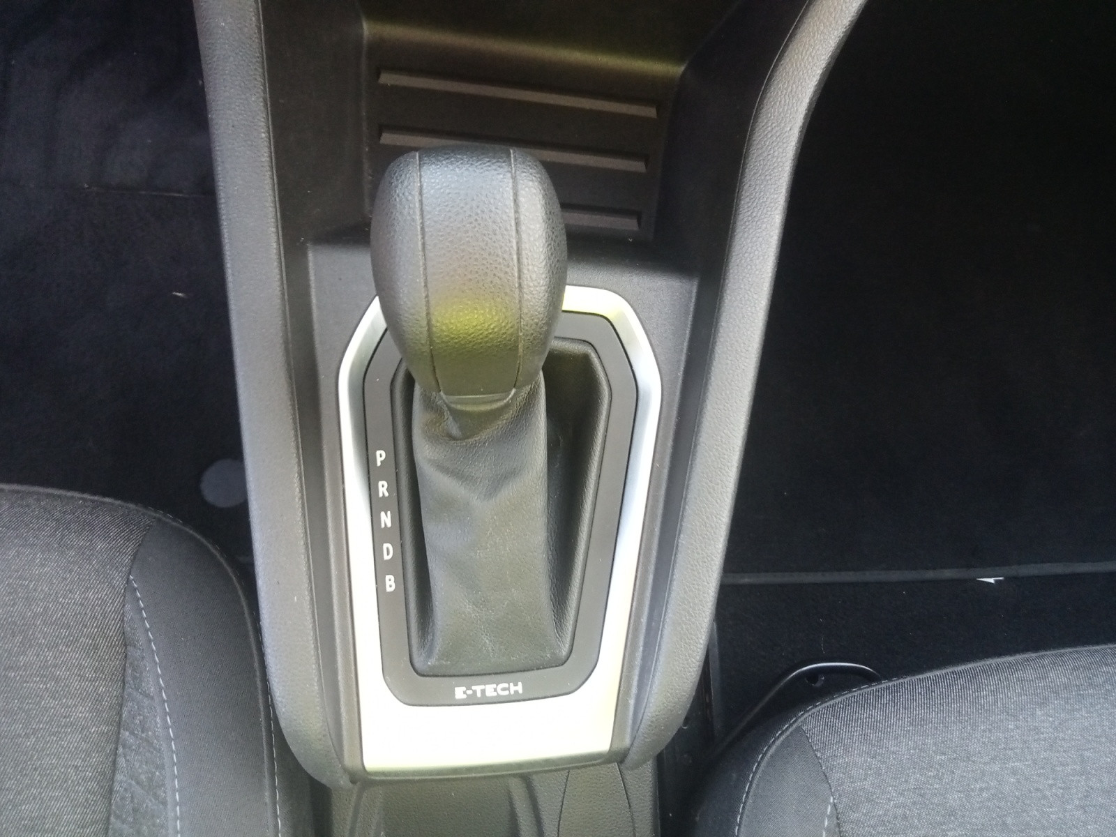 Vente en ligne Renault Clio 5 Clio E-Tech 140 - 21N au prix de 14 990 €