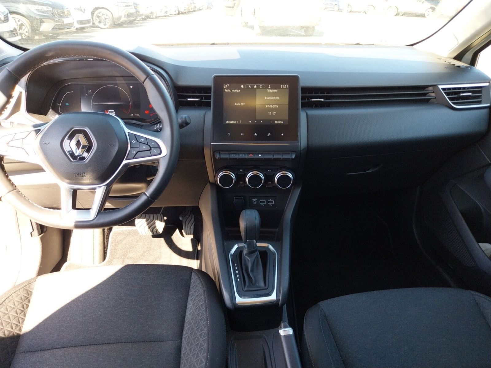 Vente en ligne Renault Clio 5 Clio E-Tech full hybrid 145 au prix de 16 990 €
