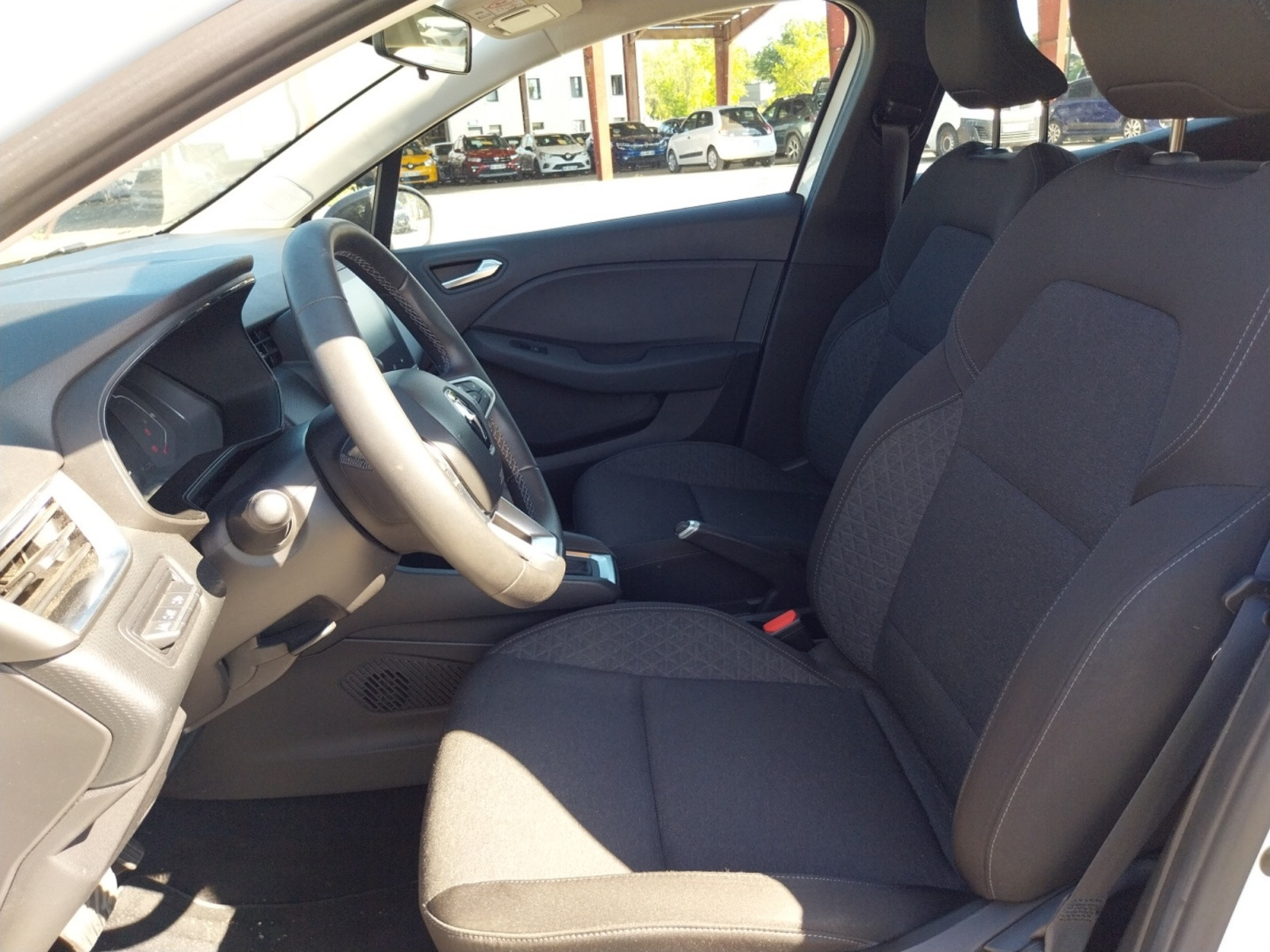 Vente en ligne Renault Clio 5 Clio E-Tech full hybrid 145 au prix de 16 990 €