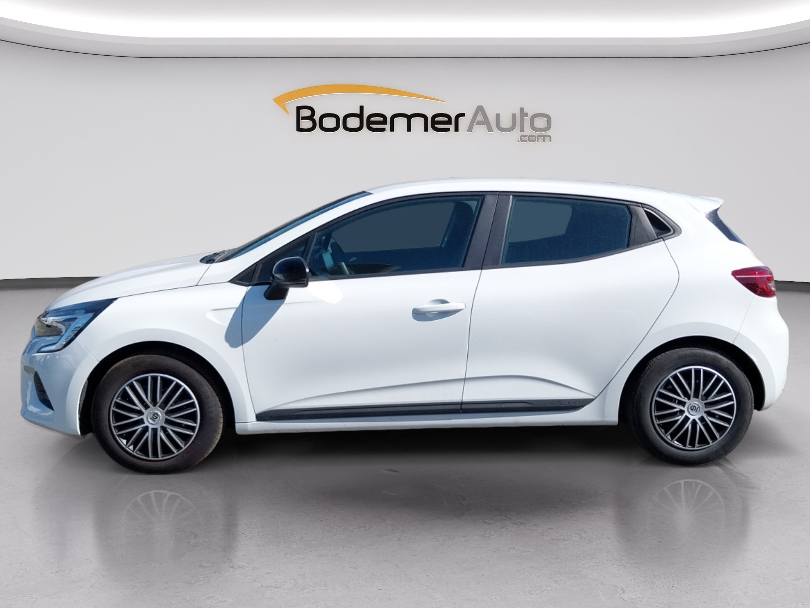 Vente en ligne Renault Clio 5 Clio E-Tech full hybrid 145 au prix de 16 990 €