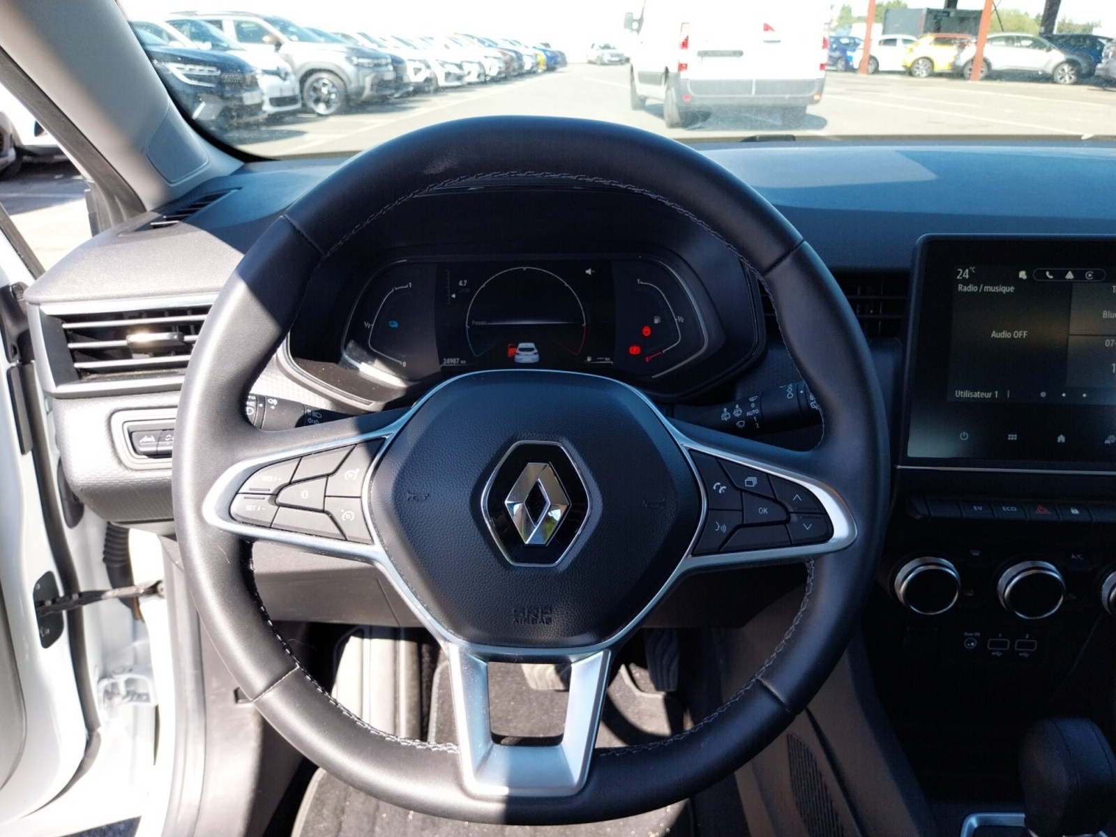 Vente en ligne Renault Clio 5 Clio E-Tech full hybrid 145 au prix de 16 990 €