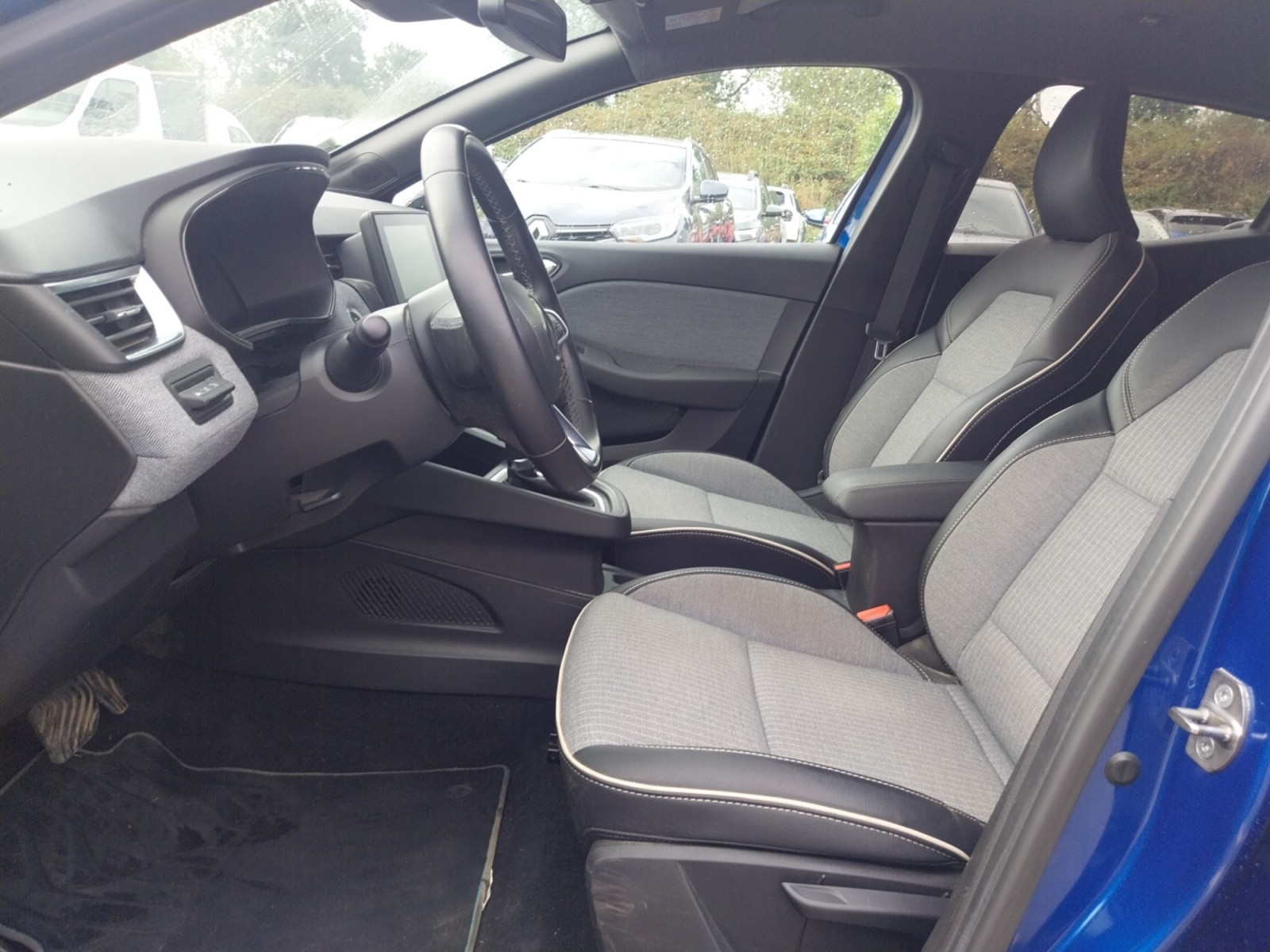 Vente en ligne Renault Clio 5 Clio E-Tech full hybrid 145 au prix de 16 990 €