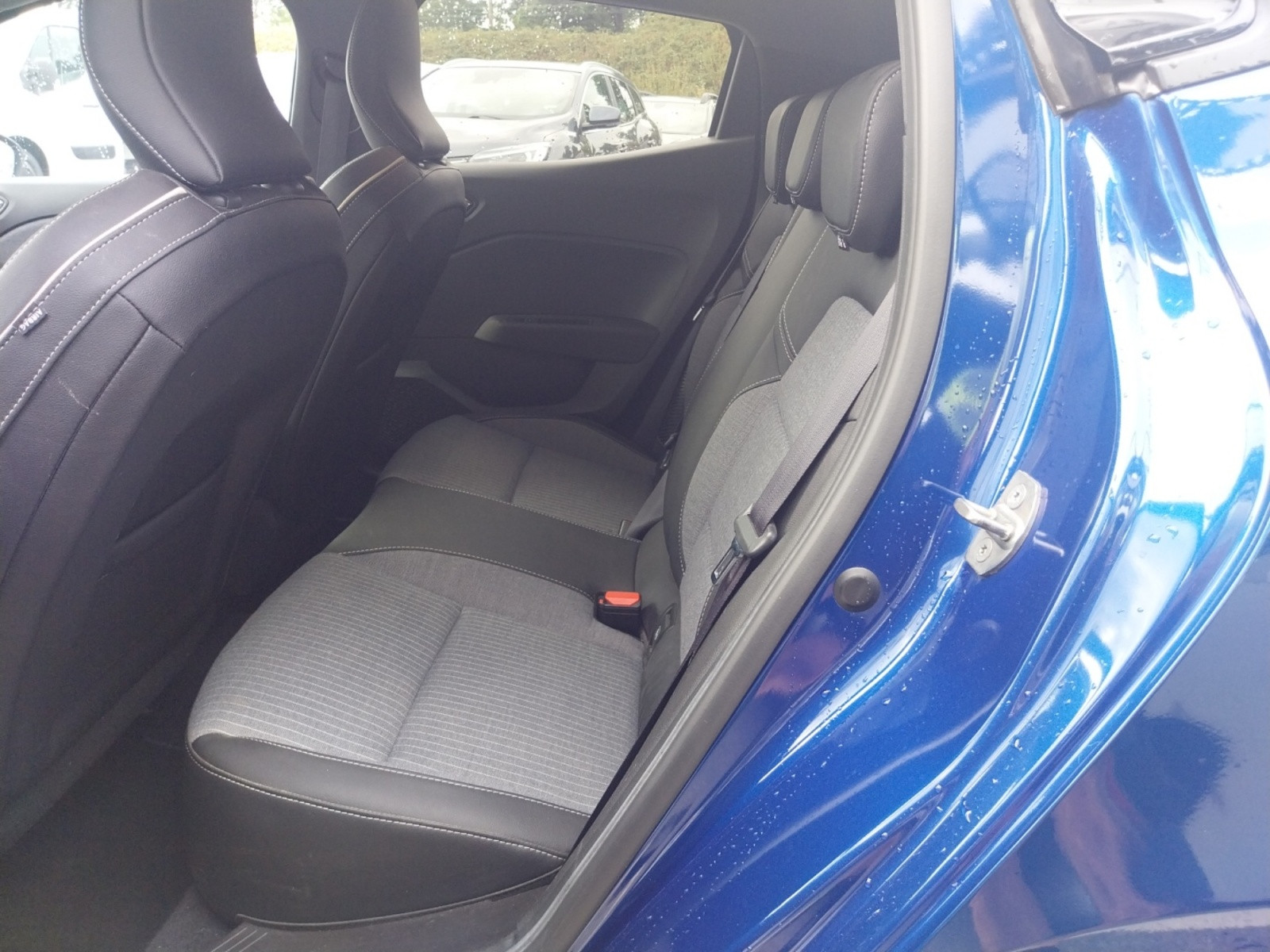 Vente en ligne Renault Clio 5 Clio E-Tech full hybrid 145 au prix de 16 990 €