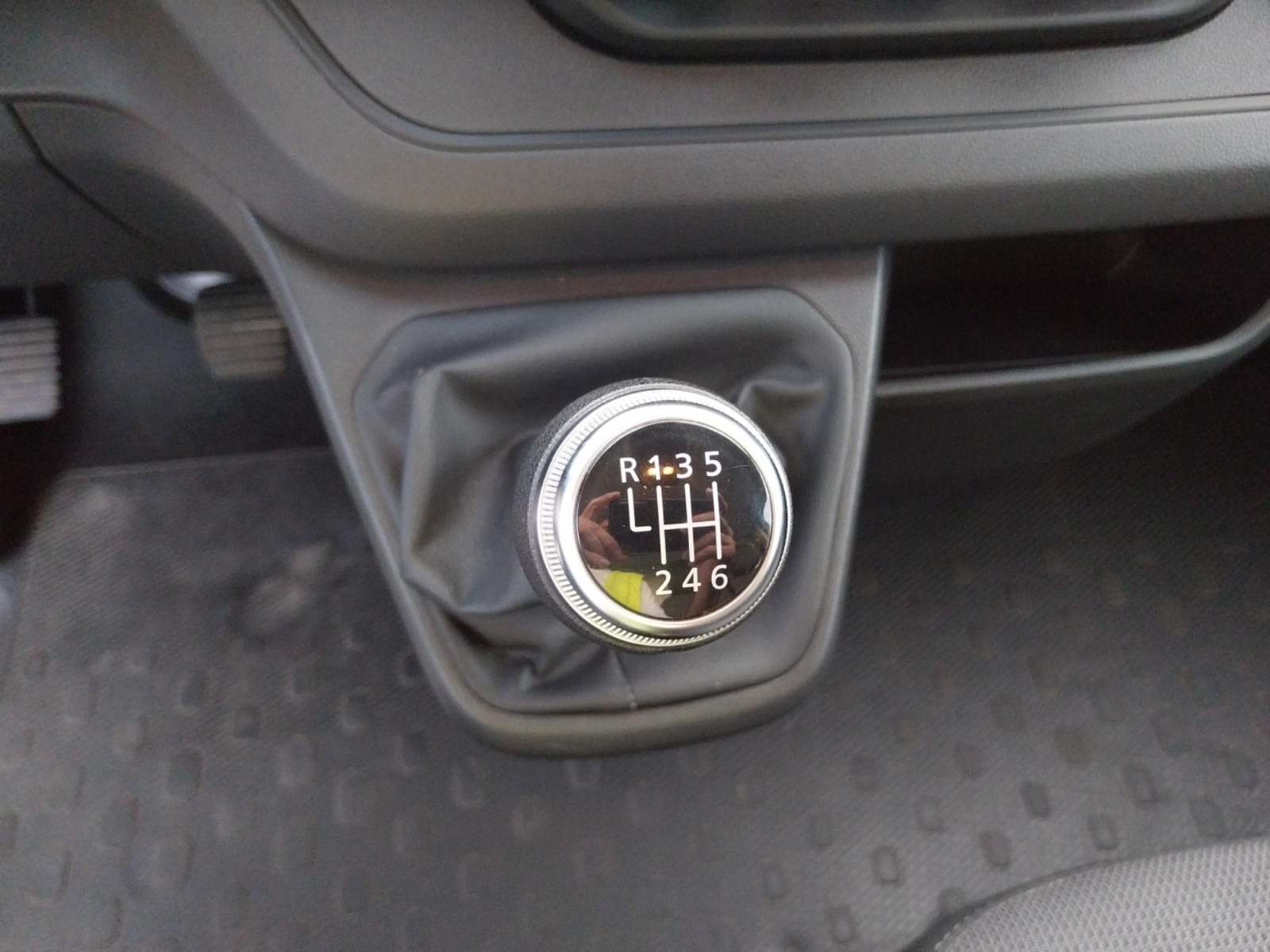 Vente en ligne Renault Trafic 3 Fourgon TRAFIC FG BLUE DCI 130 L1H1 3T GSR2 au prix de 22 990 €