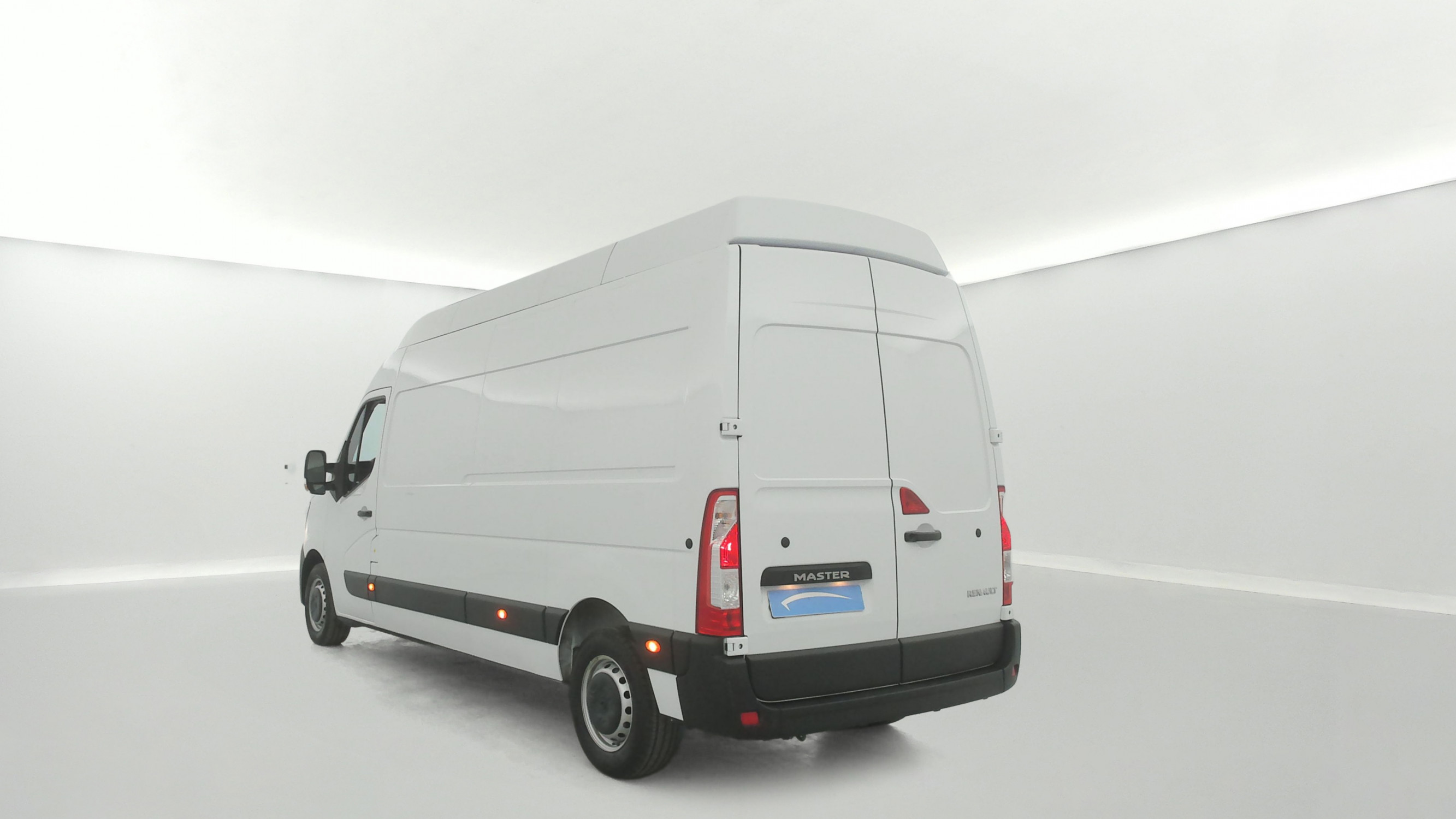 Vente en ligne Renault Master Fourgon MASTER FGN TRAC F3500 L3H3 BLUE DCI 135 au prix de 25 990 €