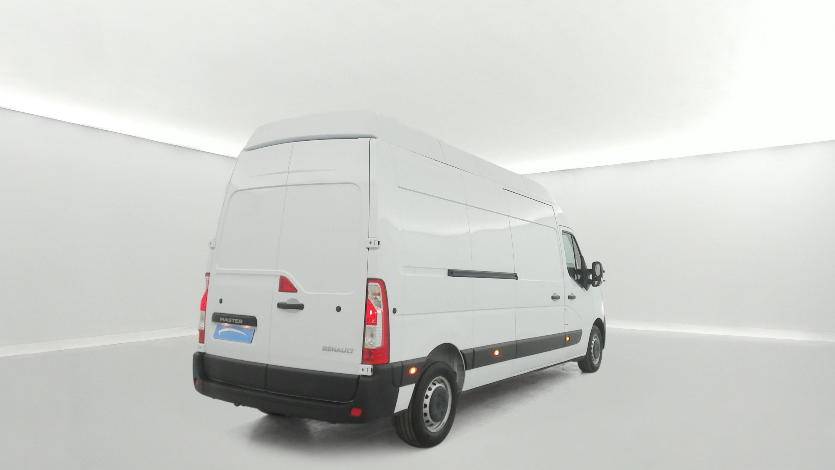 Vente en ligne Renault Master Fourgon MASTER FGN TRAC F3500 L3H3 BLUE DCI 135 au prix de 25 990 €