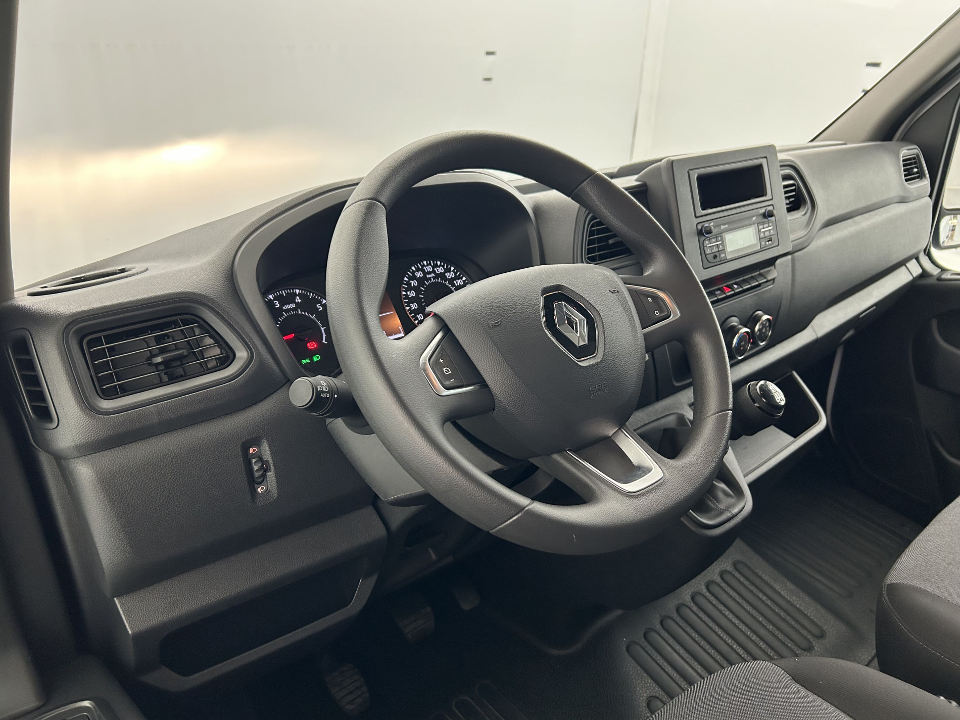 Vente en ligne Renault Master Fourgon MASTER FGN TRAC F3500 L3H3 BLUE DCI 135 au prix de 25 990 €