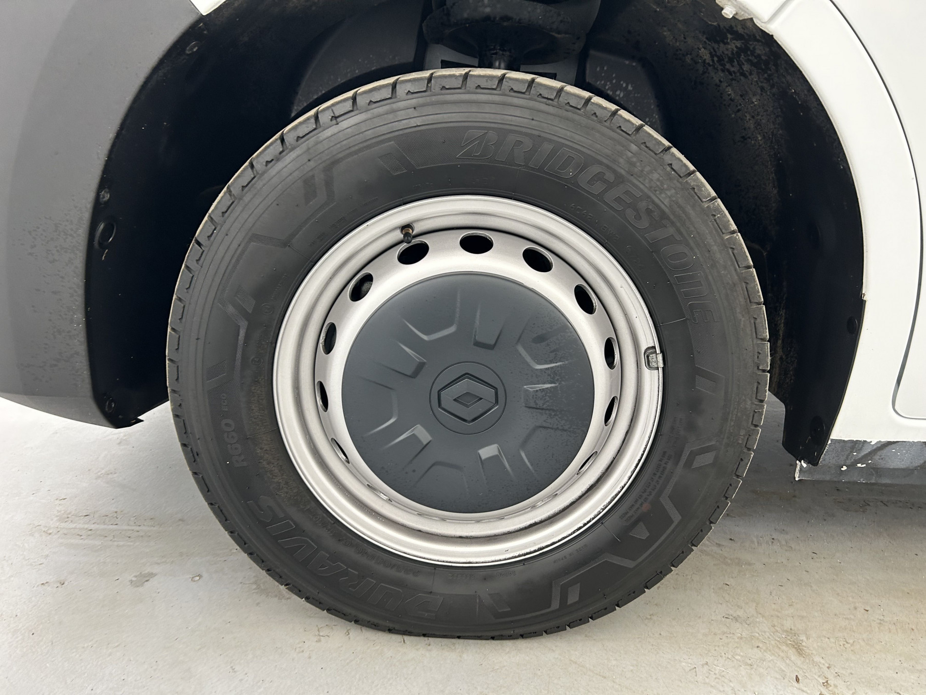 Vente en ligne Renault Master Fourgon MASTER FGN TRAC F3500 L3H3 BLUE DCI 135 au prix de 25 990 €