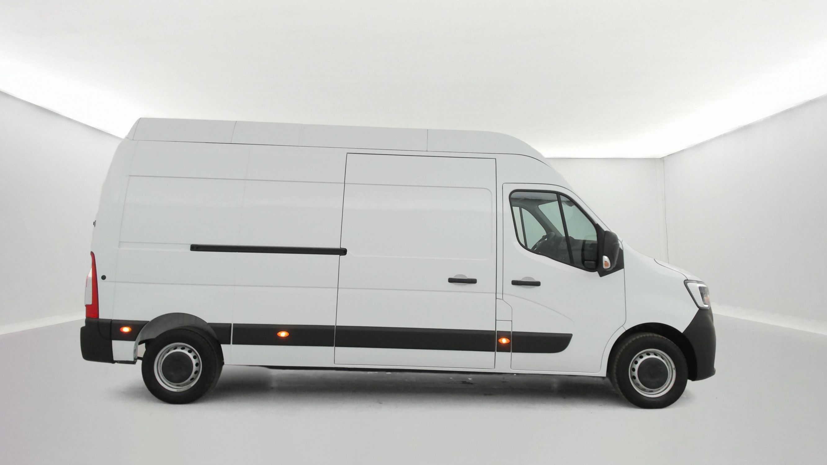 Vente en ligne Renault Master Fourgon MASTER FGN TRAC F3500 L3H3 BLUE DCI 135 au prix de 25 990 €