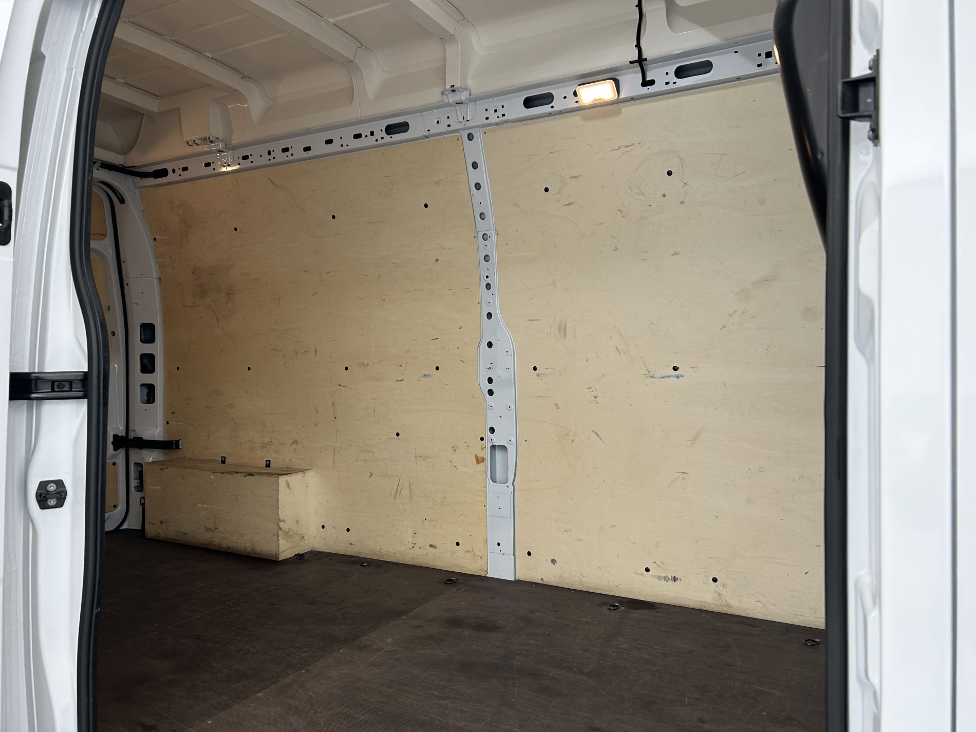 Vente en ligne Renault Master Fourgon MASTER FGN TRAC F3500 L3H3 BLUE DCI 135 au prix de 25 990 €