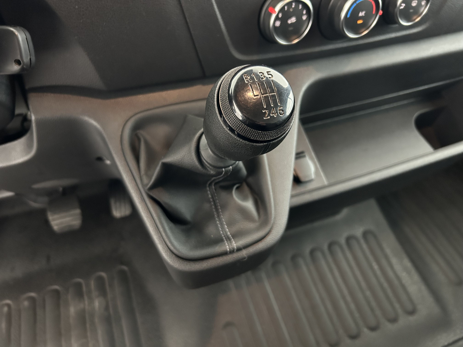 Vente en ligne Renault Master Fourgon MASTER FGN TRAC F3500 L3H3 BLUE DCI 135 au prix de 25 990 €