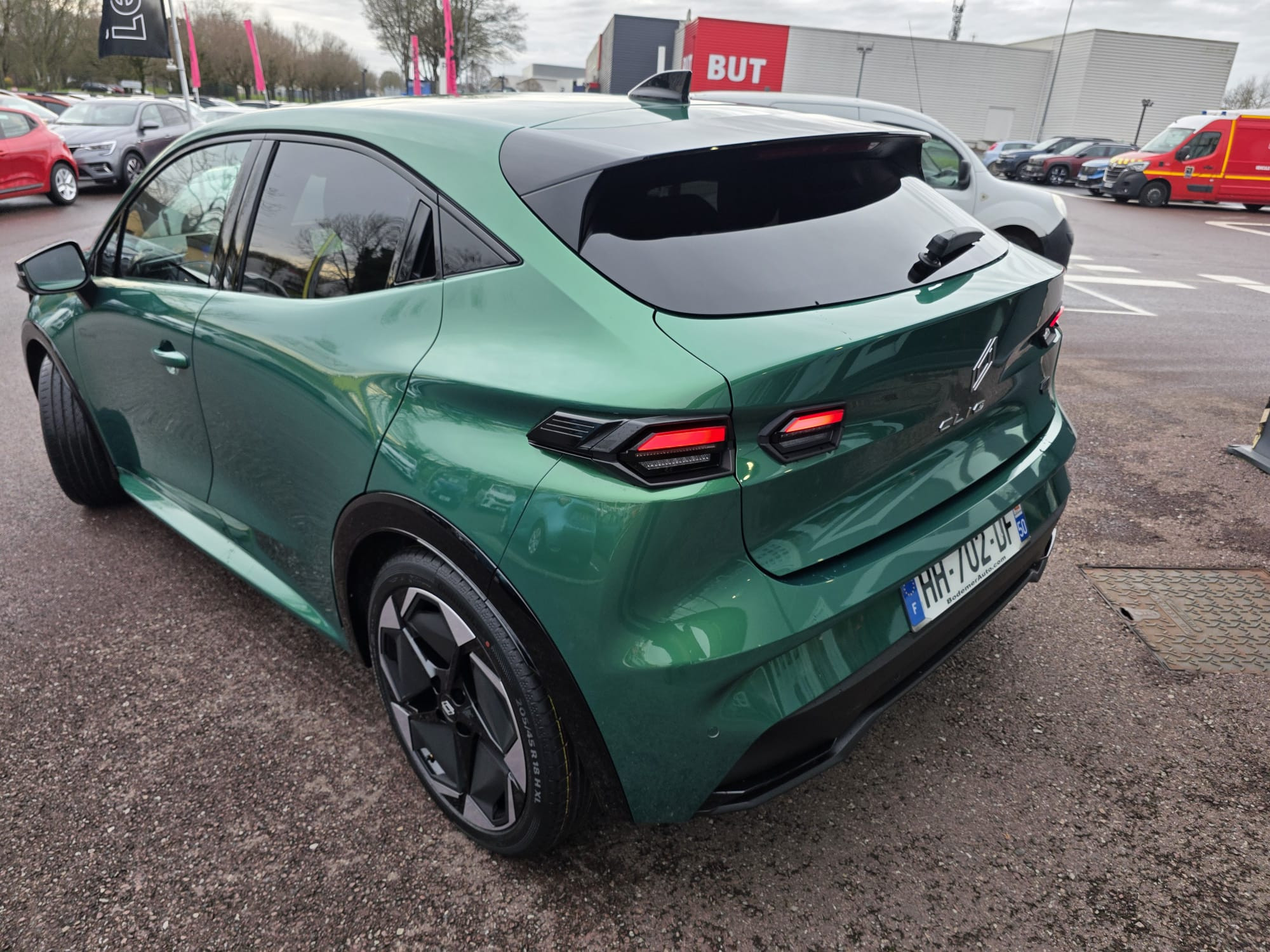 Vente en ligne Renault Clio 6 Clio E-Tech full hybrid 160 ch au prix de 26 990 €