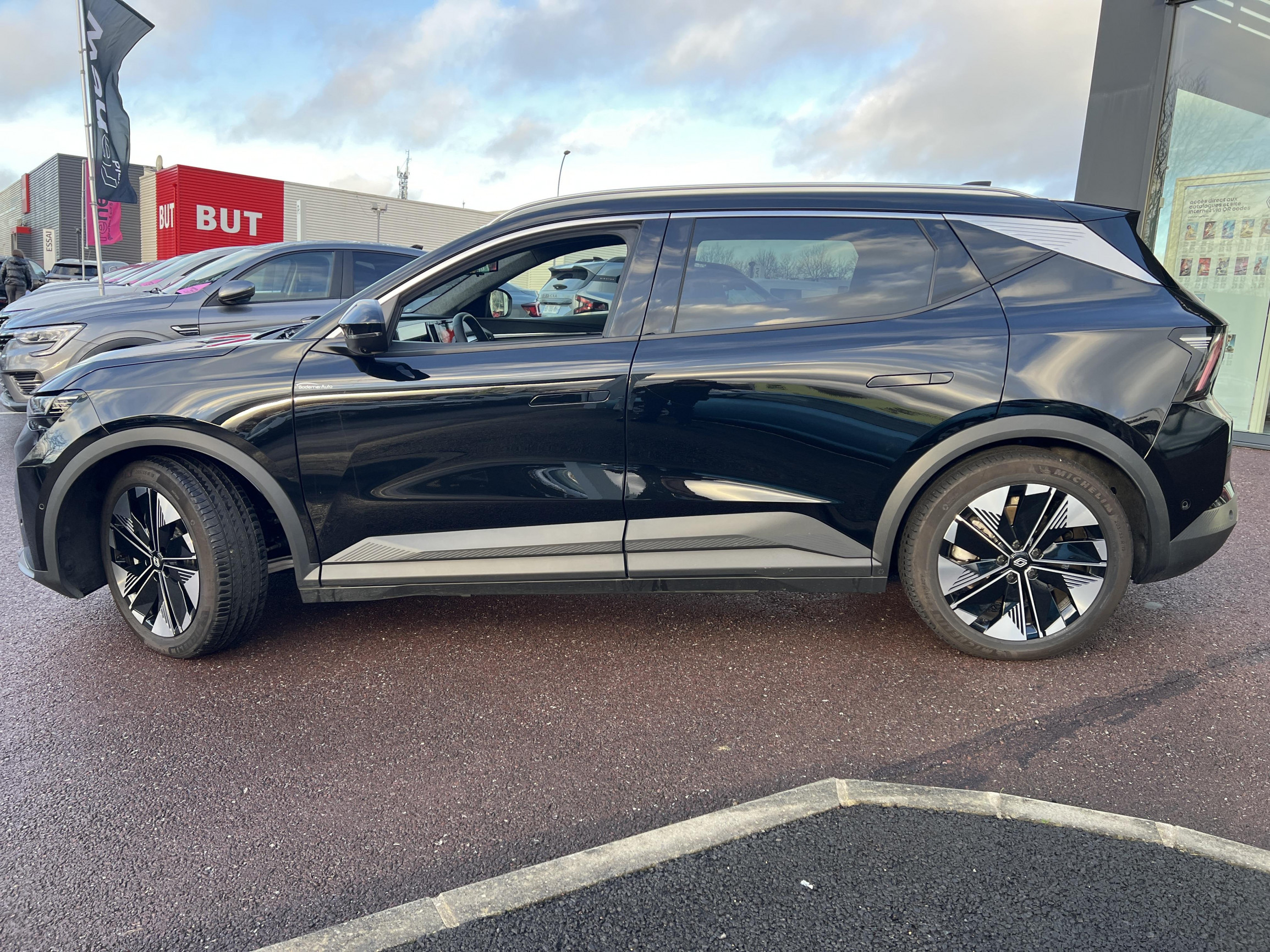 Vente en ligne Renault Scenic E-Tech  220 ch grande autonomie au prix de 42 590 €