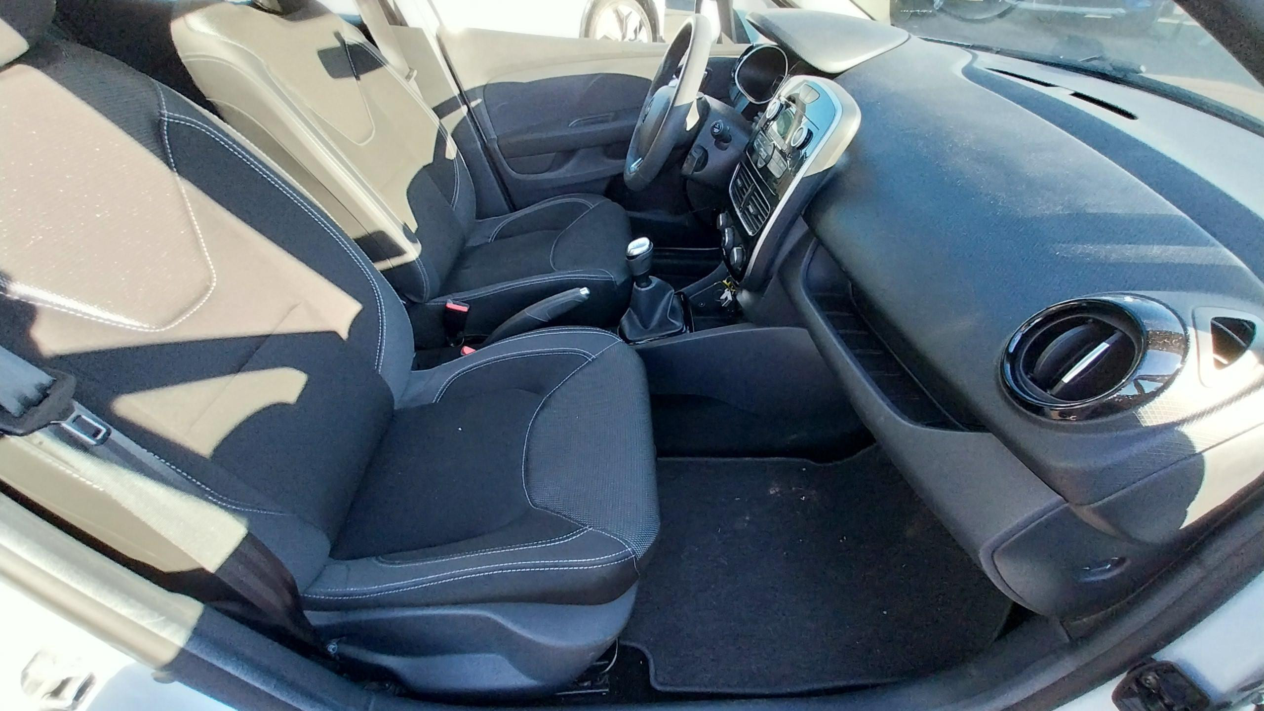 Vente en ligne Renault Clio 4 Clio dCi 75 E6C au prix de 10 590 €