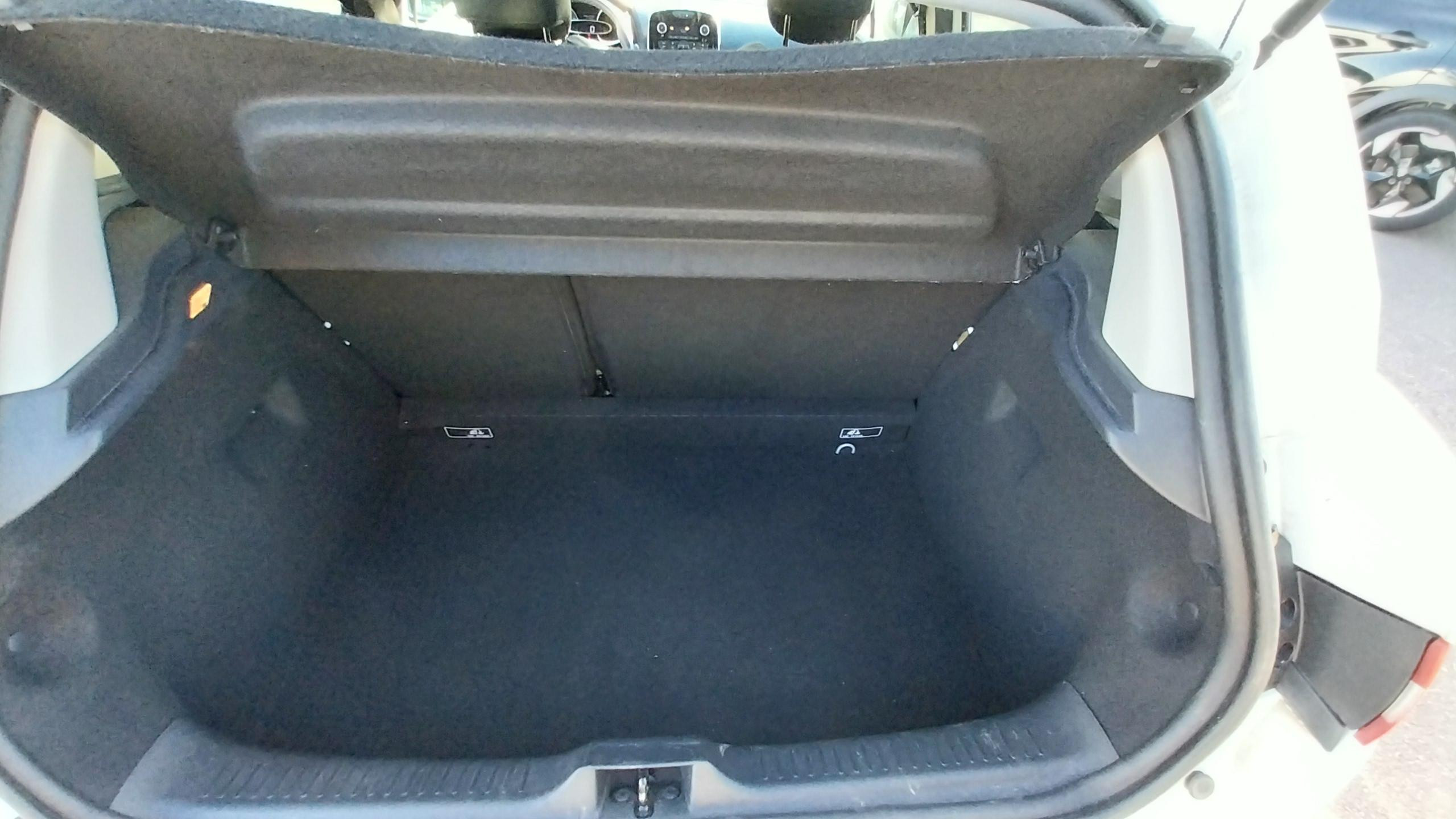 Vente en ligne Renault Clio 4 Clio dCi 75 E6C au prix de 10 390 €