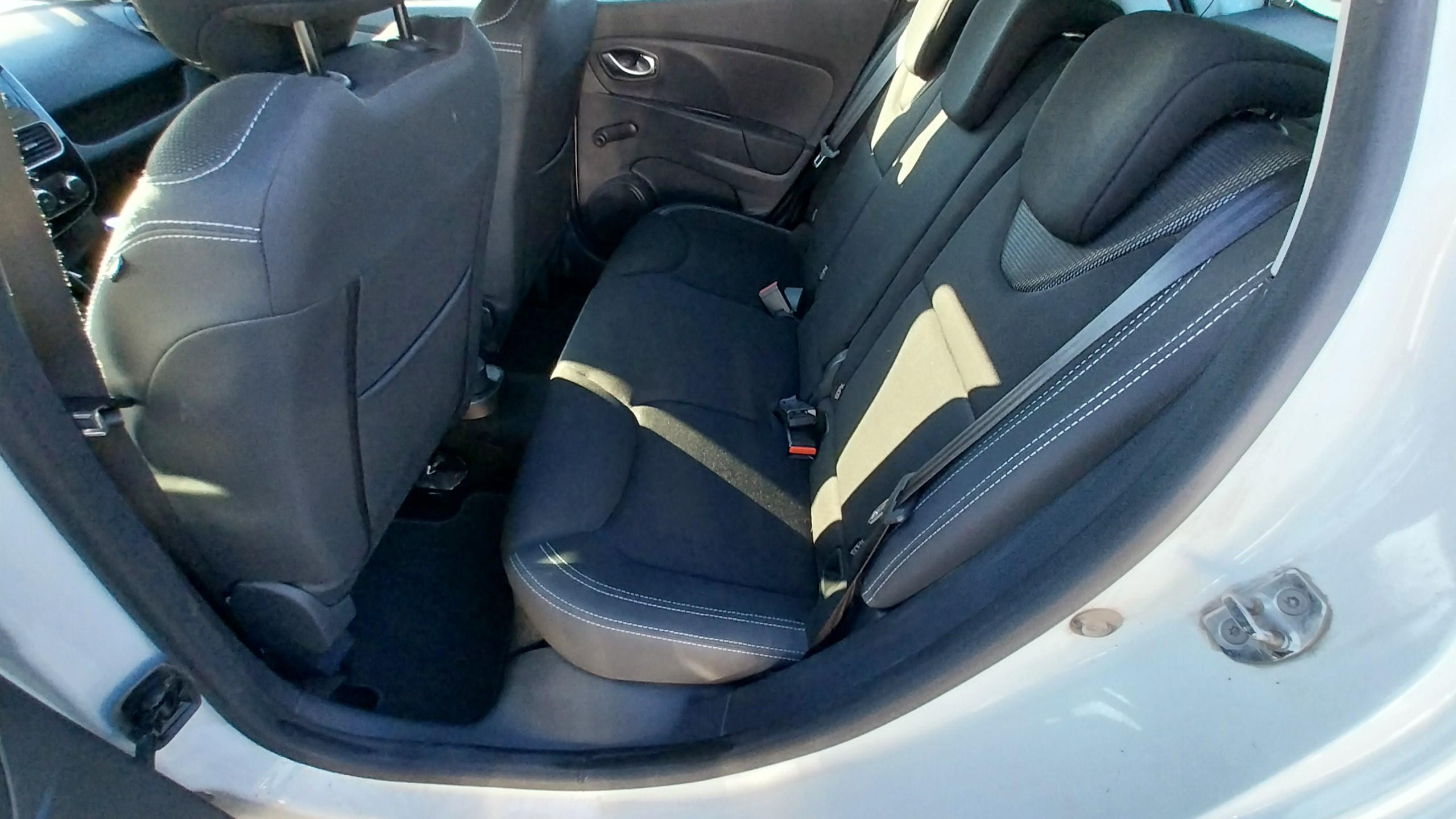 Vente en ligne Renault Clio 4 Clio dCi 75 E6C au prix de 10 490 €