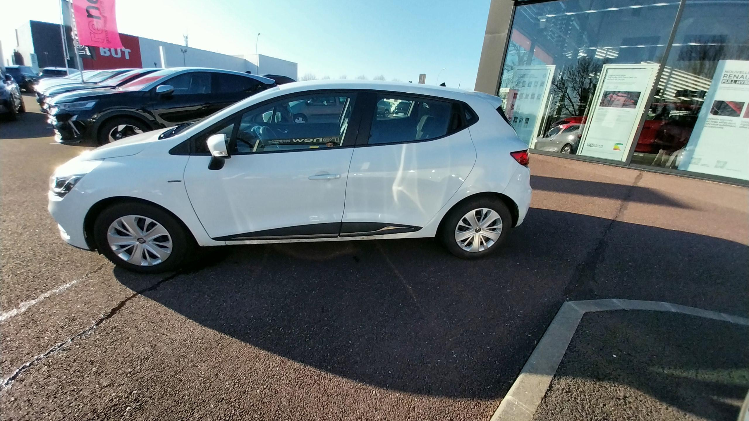 Vente en ligne Renault Clio 4 Clio dCi 75 E6C au prix de 10 490 €