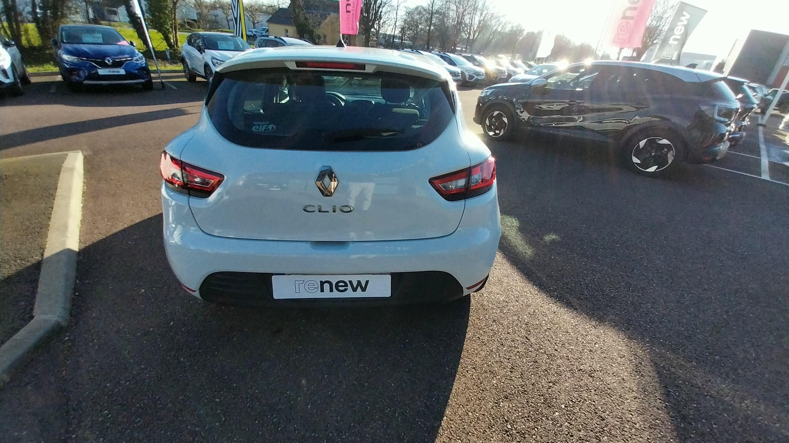 Vente en ligne Renault Clio 4 Clio dCi 75 E6C au prix de 10 390 €