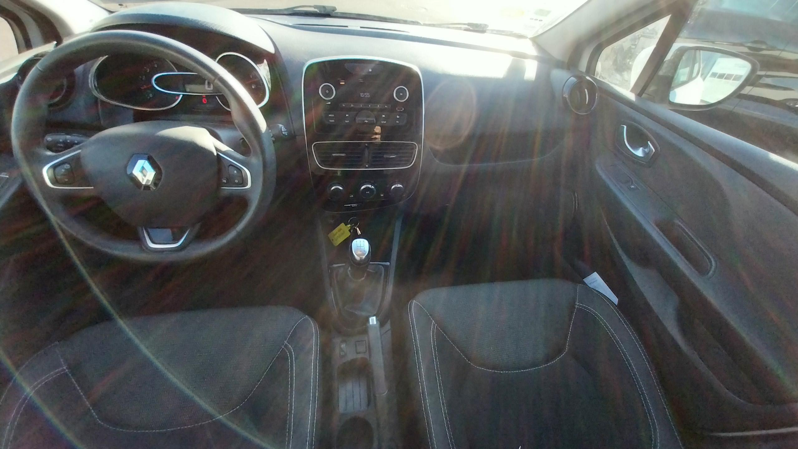 Vente en ligne Renault Clio 4 Clio dCi 75 E6C au prix de 10 590 €