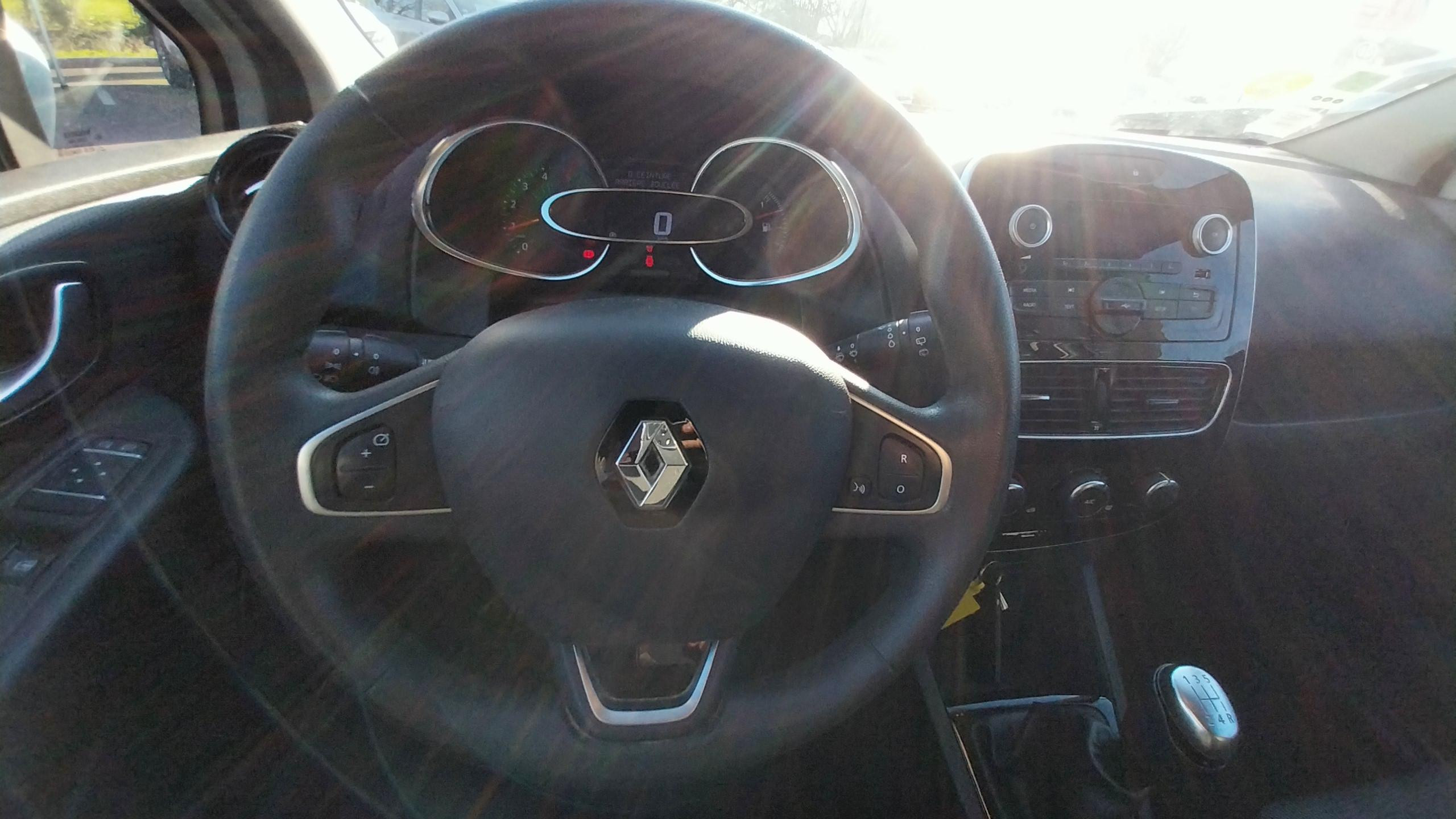 Vente en ligne Renault Clio 4 Clio dCi 75 E6C au prix de 10 590 €